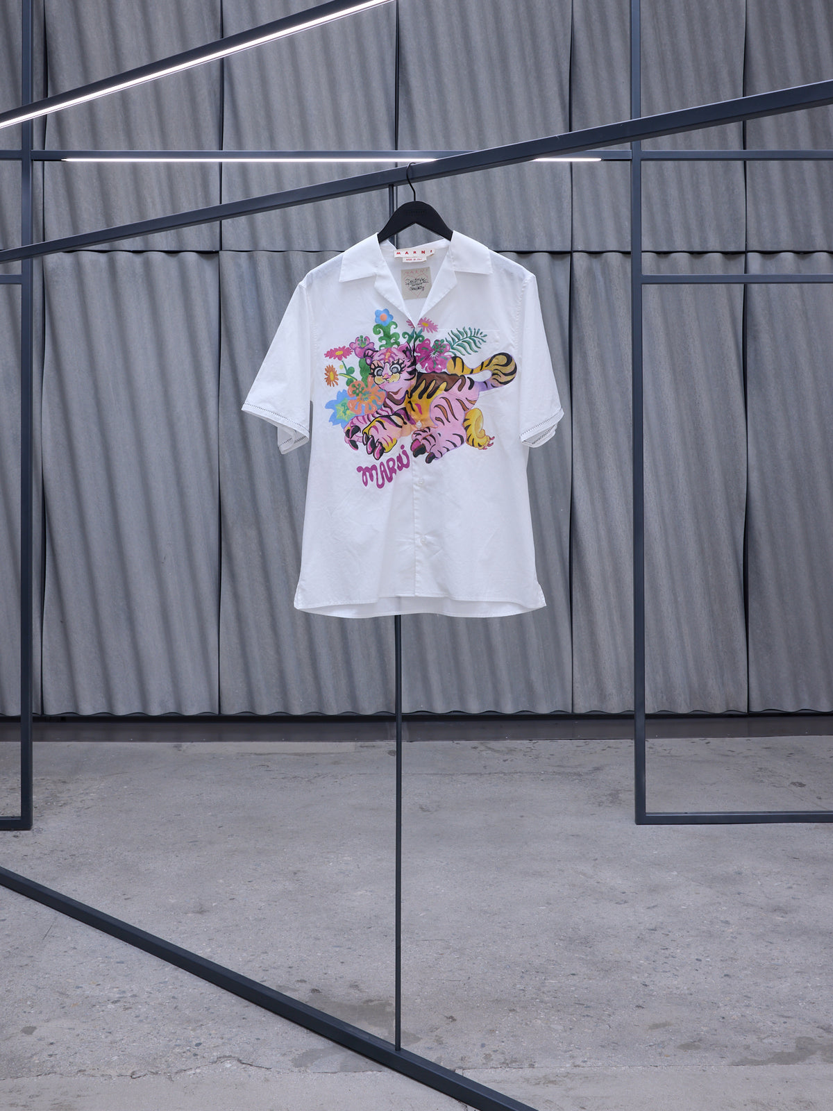 White Graphic Button-Up Shirt (CAMA0587SP-USCW80-WHITE-PRINTE)