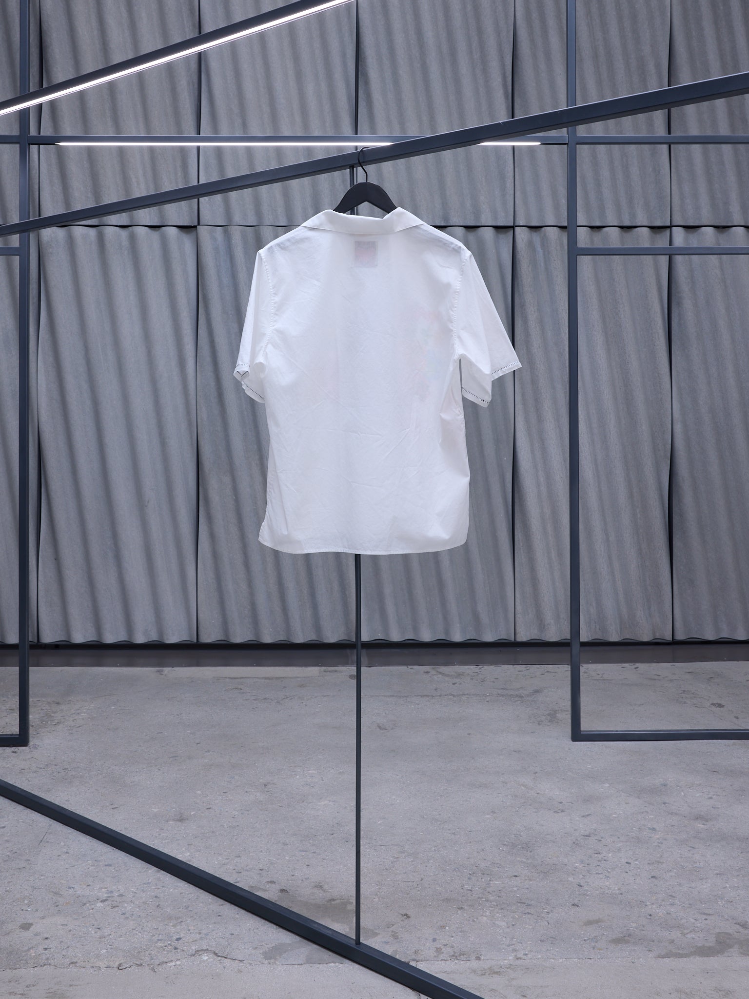 White Graphic Button-Up Shirt (CAMA0587SP-USCW80-WHITE-PRINTE)