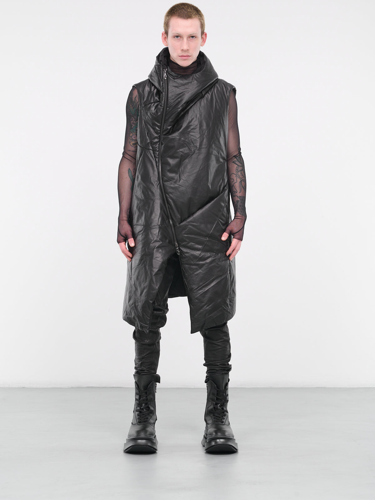 Distortion Curved Hooded Vest (DISTORTION-CURVED-HOODED-BLACK)