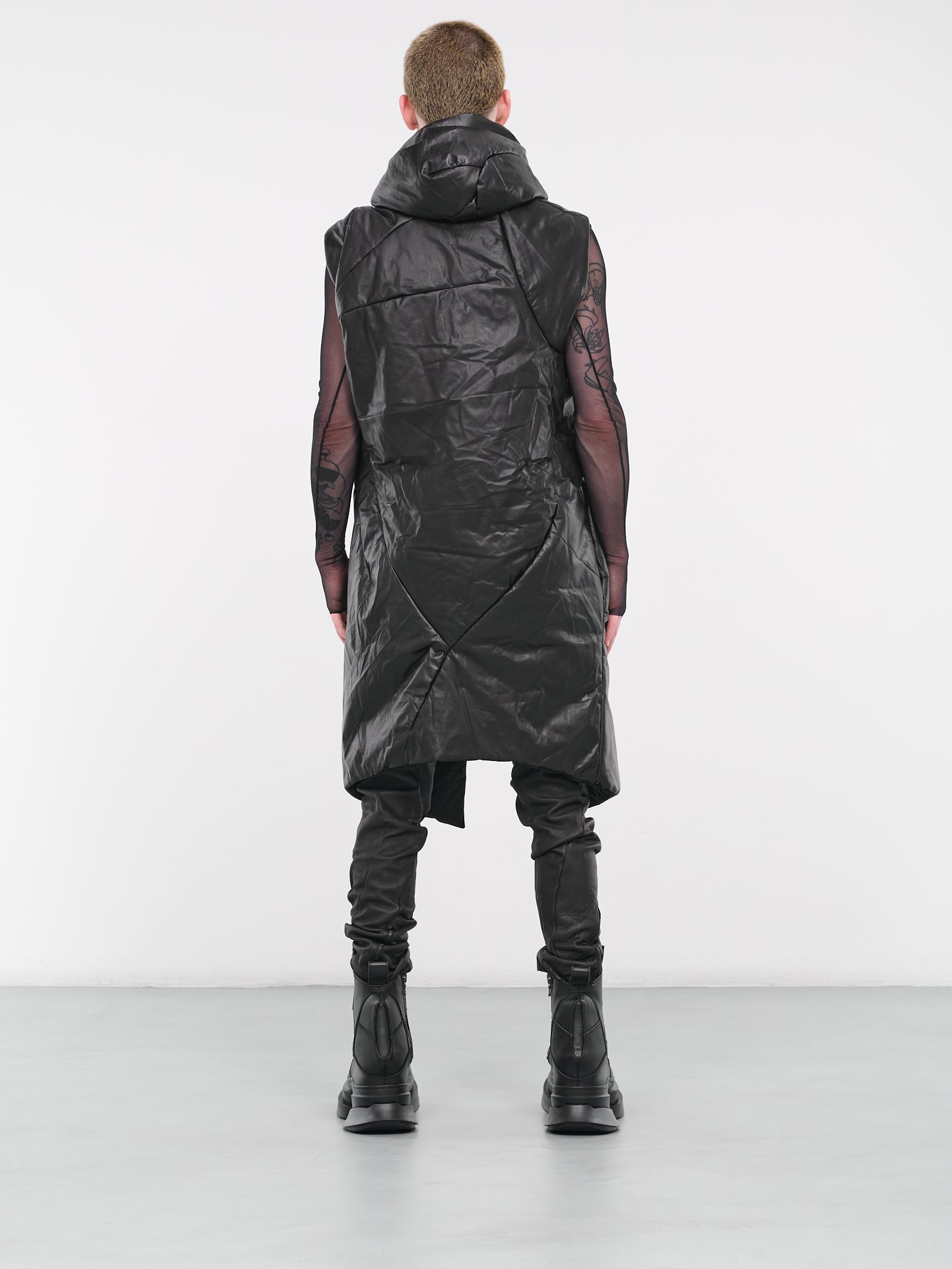 Distortion Curved Hooded Vest (DISTORTION-CURVED-HOODED-BLACK)