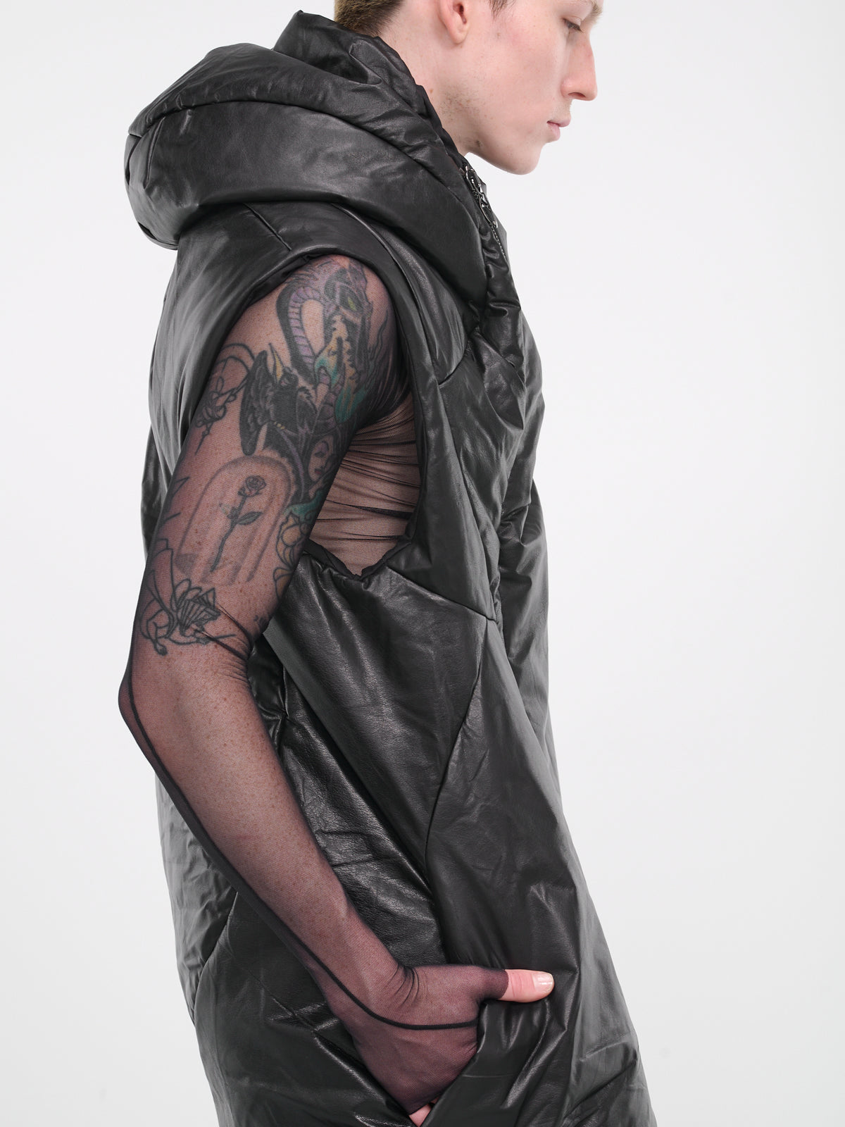 Distortion Curved Hooded Vest (DISTORTION-CURVED-HOODED-BLACK)