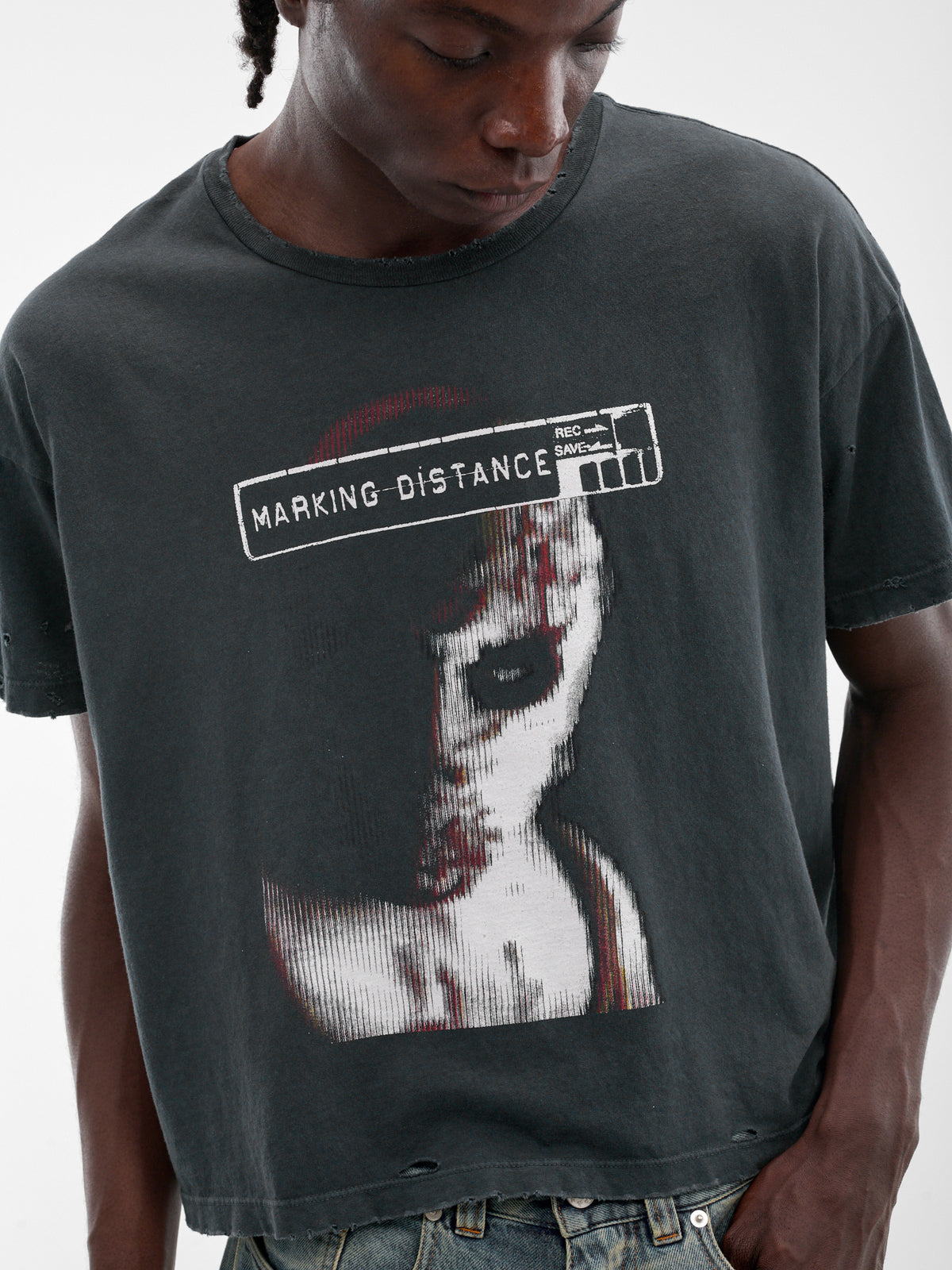 MARKING DISTANCE Distressed Manhunt Tee | H.Lorenzo - detail 2
