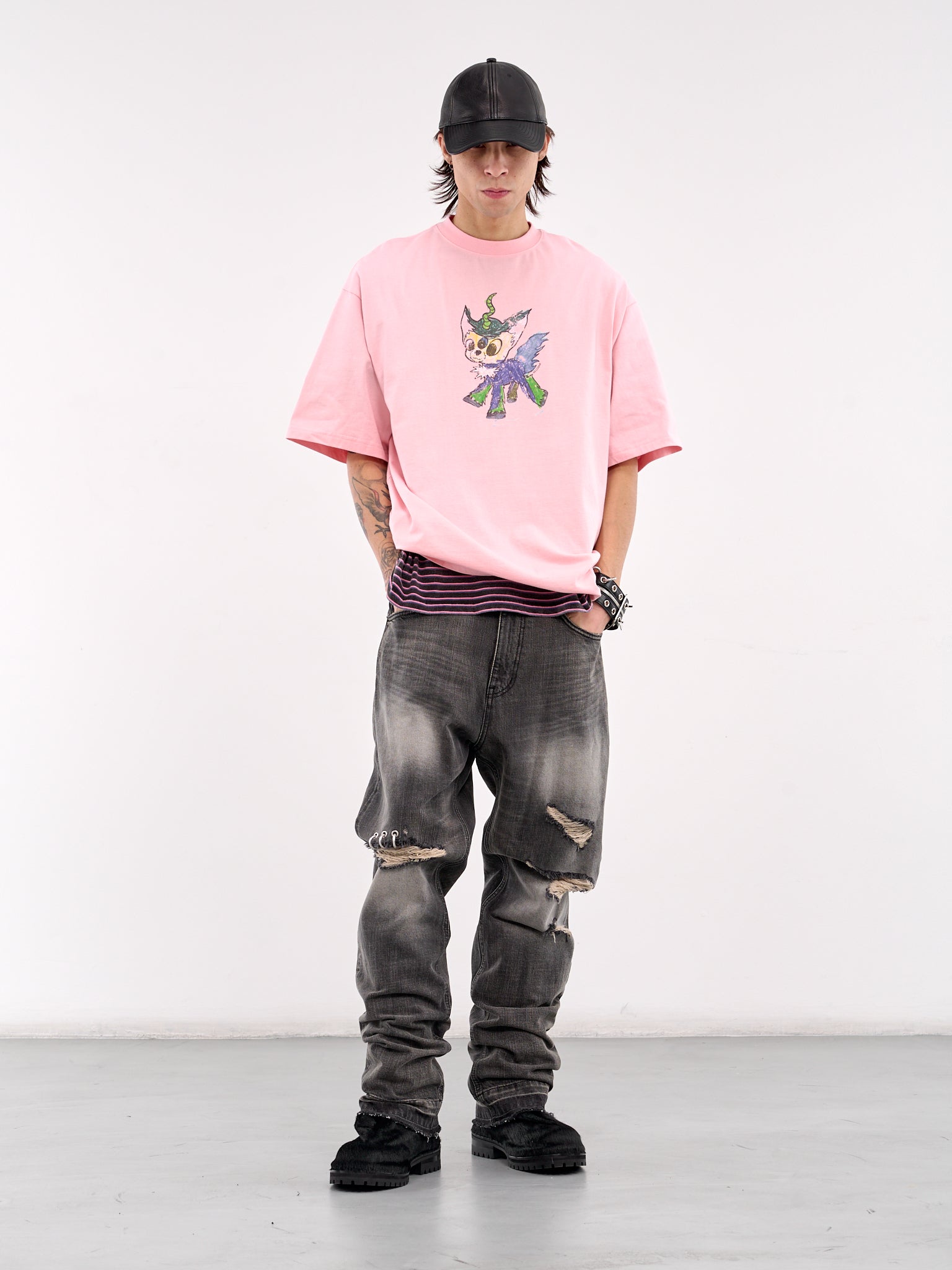 【関税込み】We11done ピンク Jeff Monster Drawing Tシャツ Jeff Monster Drawing Tee (TT0-25-744-PINK)