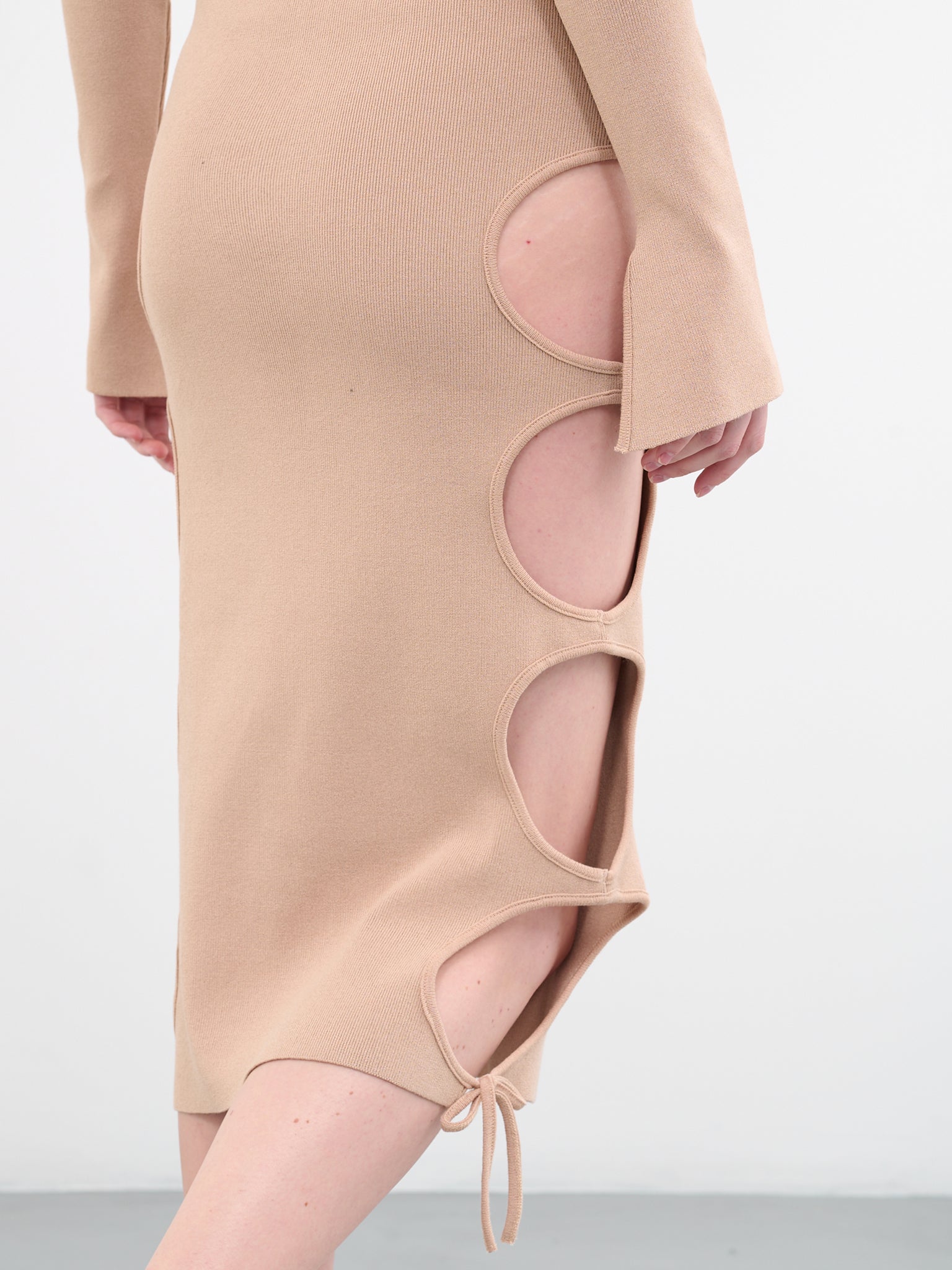 ANDREADAMO | H.Lorenzo|Cut-Out Knit Dress (DR21947268-0475-001-NUDE), XS / NUDE ANDREADAMO | H.Lorenzo|Cut-Out Knit Dress (DR21947268-0475-001-NUDE), XS / NUDE