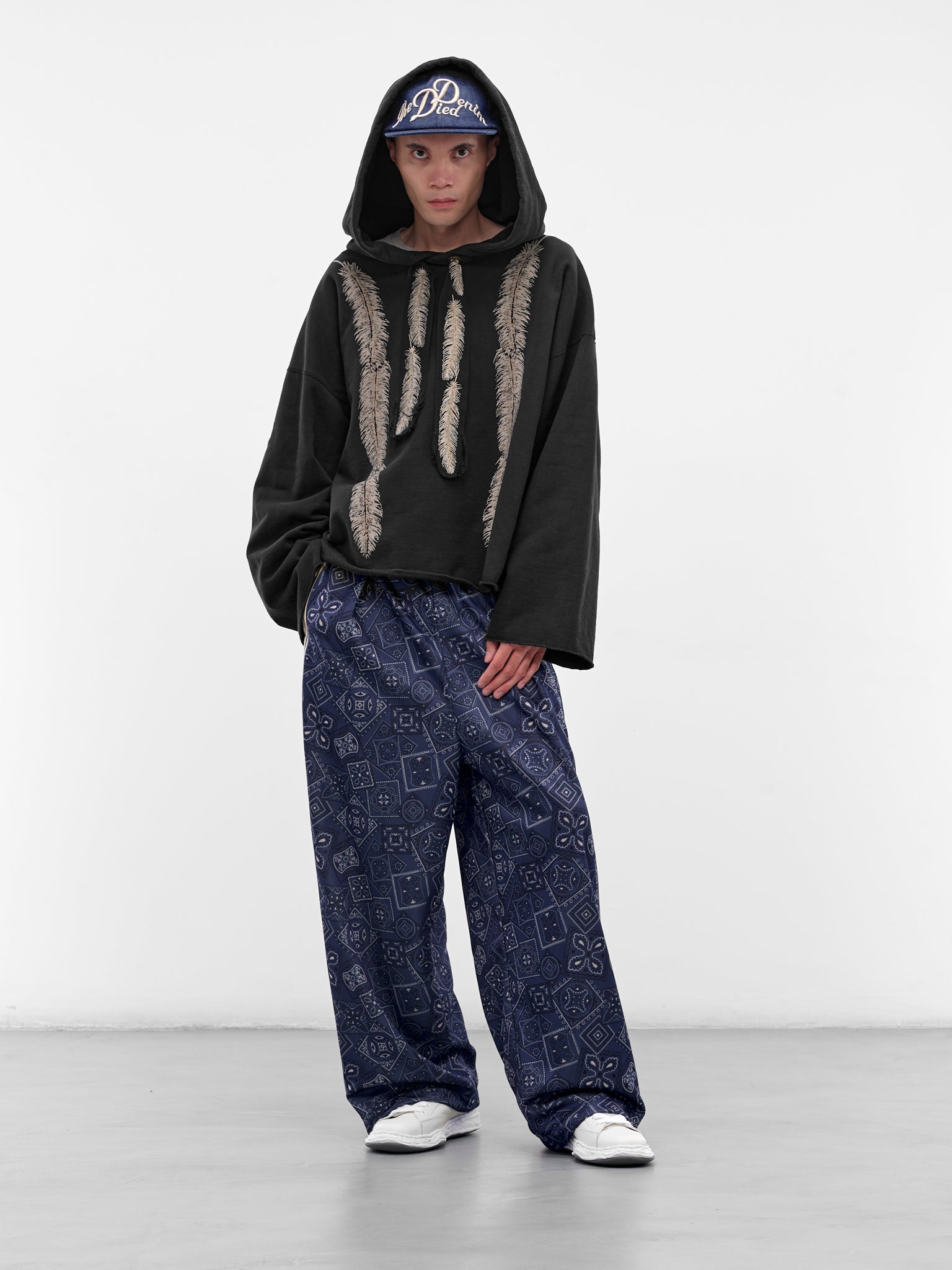 Black Feather Drawstring Catfish Hoodie (EK-1737LC-BLK-BLACK)