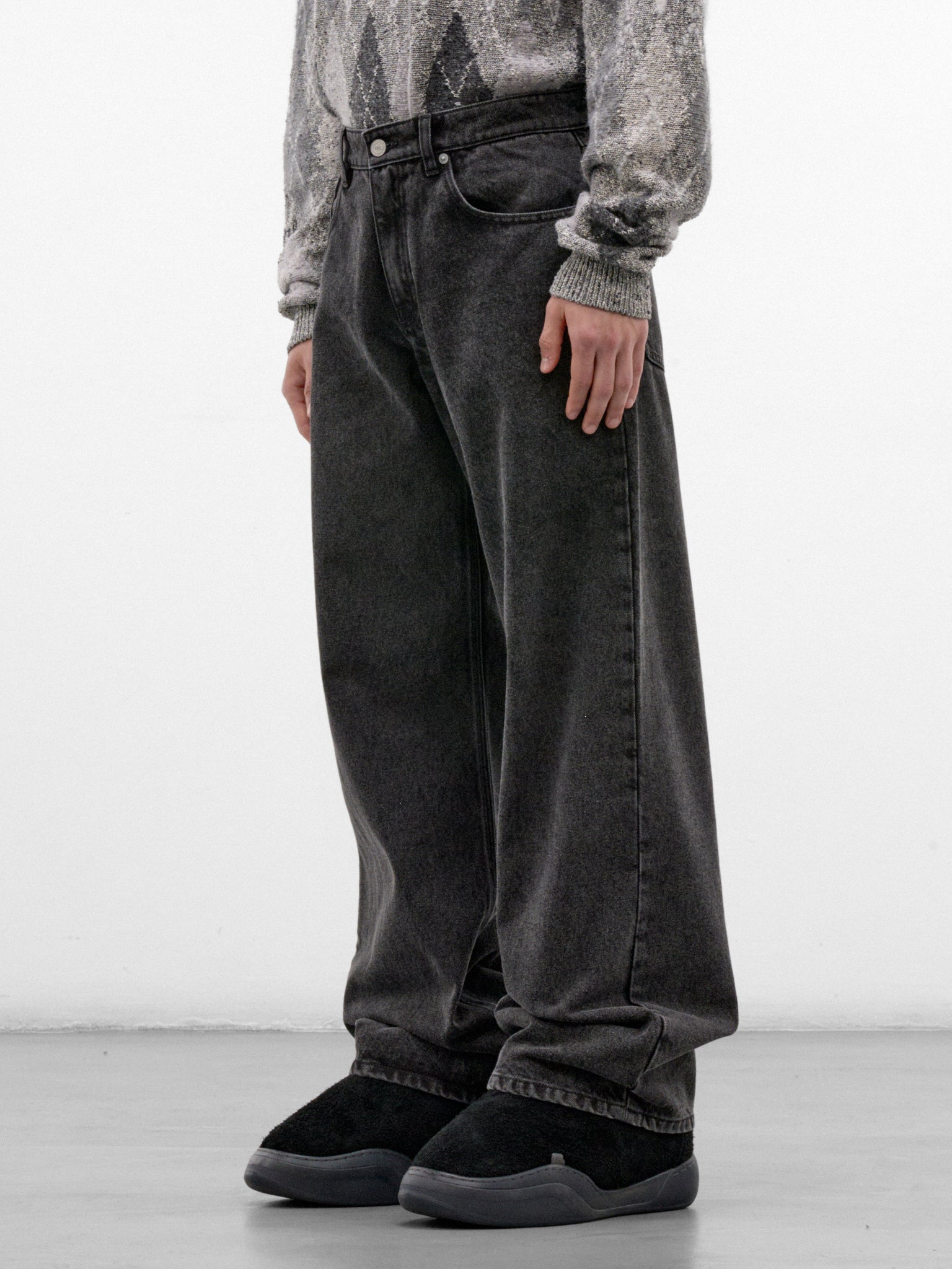 Black Denim Straight Leg Jeans (ERL13P015-1-BLACK)