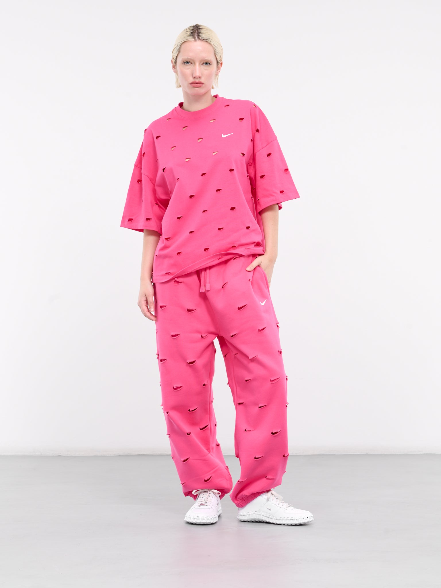 Jacquemus Cut-Out Swoosh Sweatpants (FJ3268-653-WATERMELON)