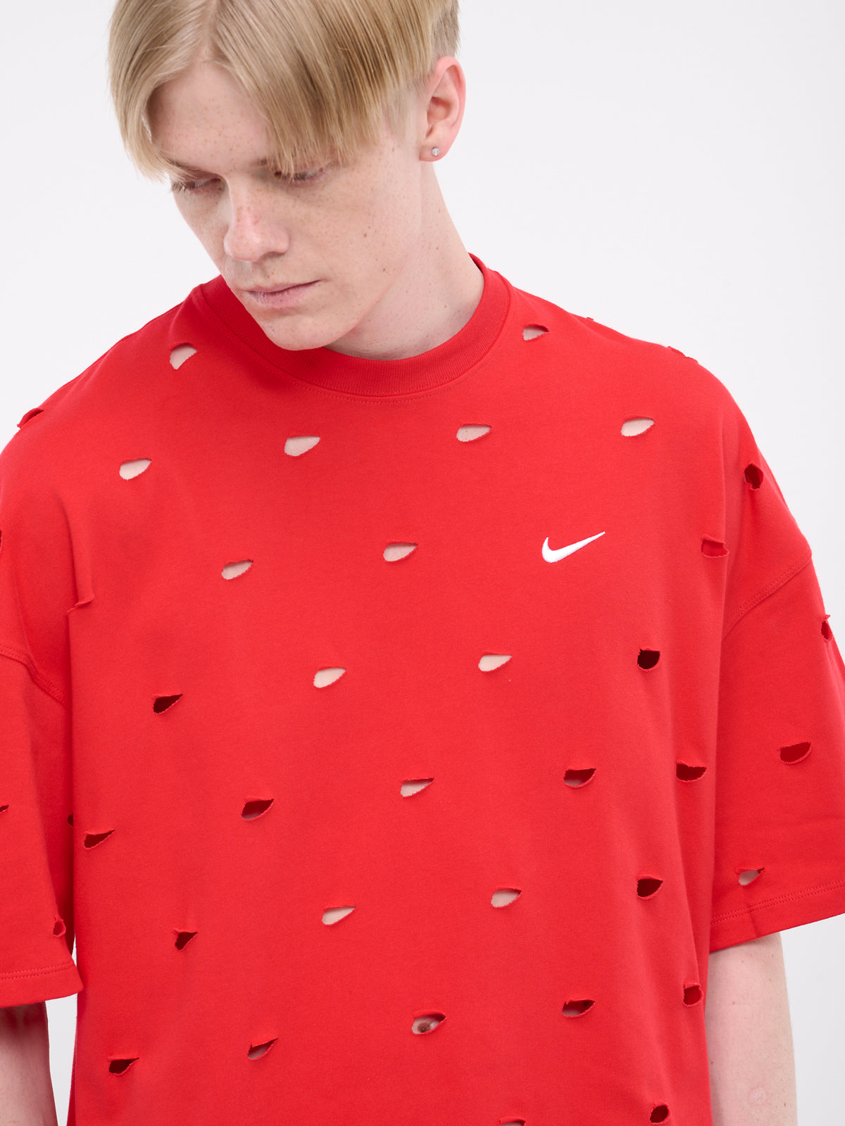 Jacquemus Cut-Out Swoosh Tee (FJ3477-657-UNIVERISTY-RED)
