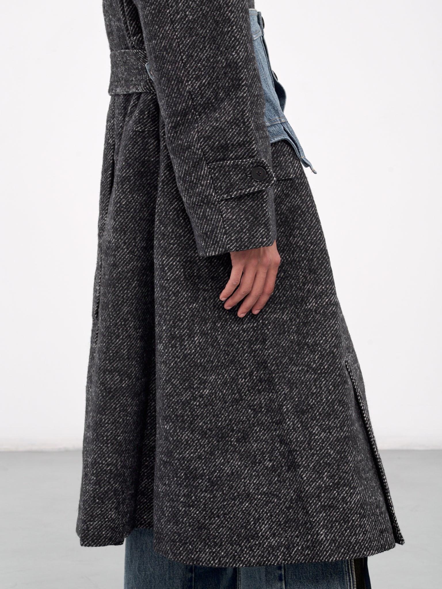 Oversized Gradient Coat (FMF18CT06-BLACK)