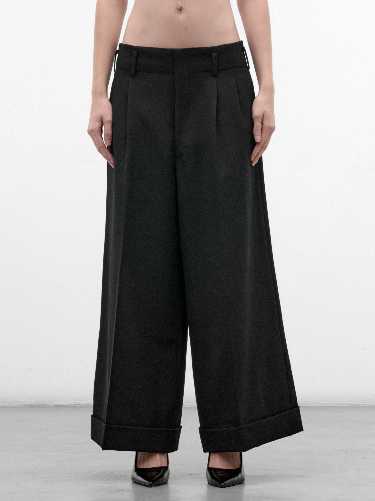 Black Wool Wide Pleated Trousers (GR-P013-W26-BLACK-BLACK)