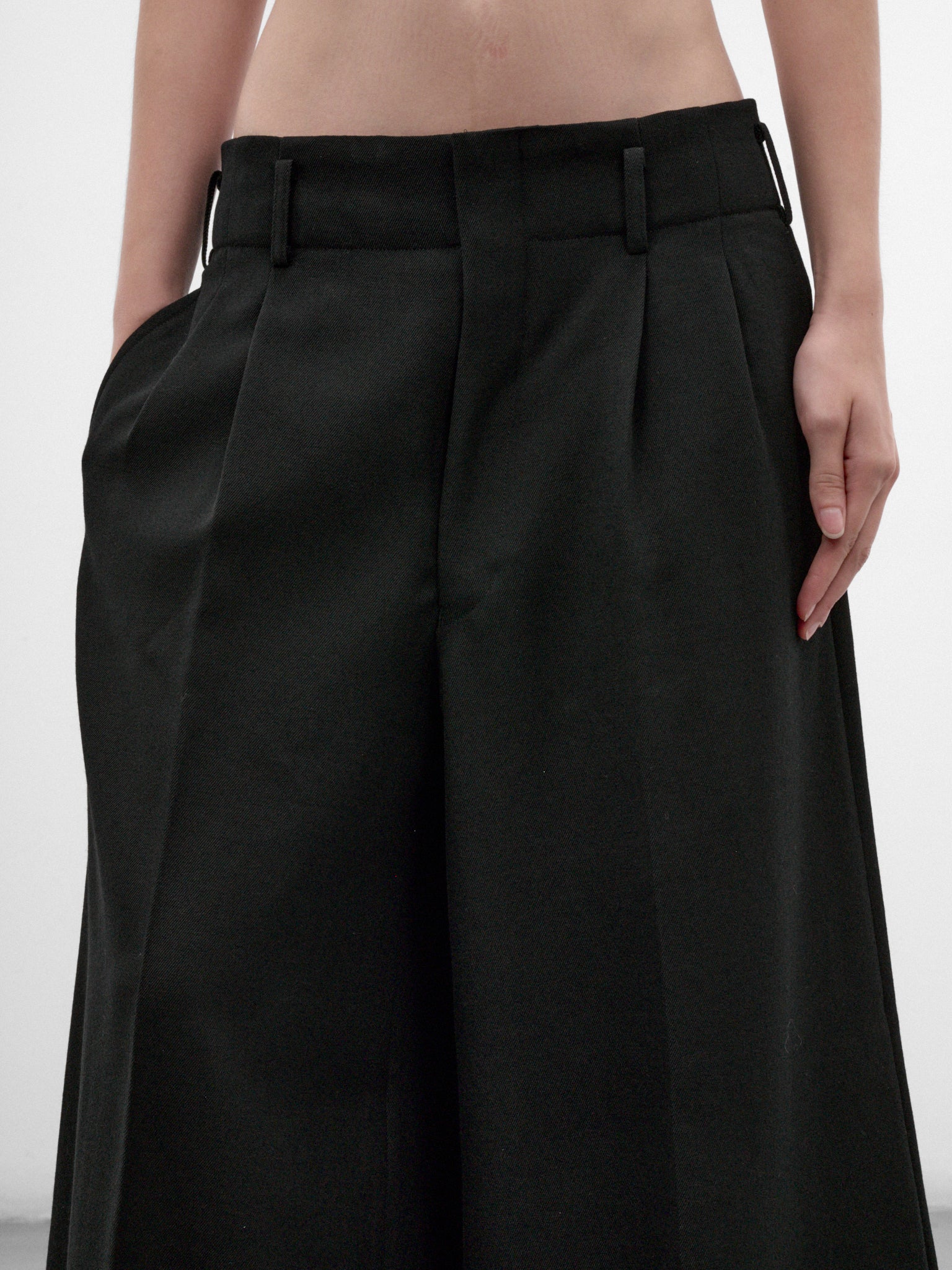 Black Wool Wide Pleated Trousers (GR-P013-W26-BLACK-BLACK)