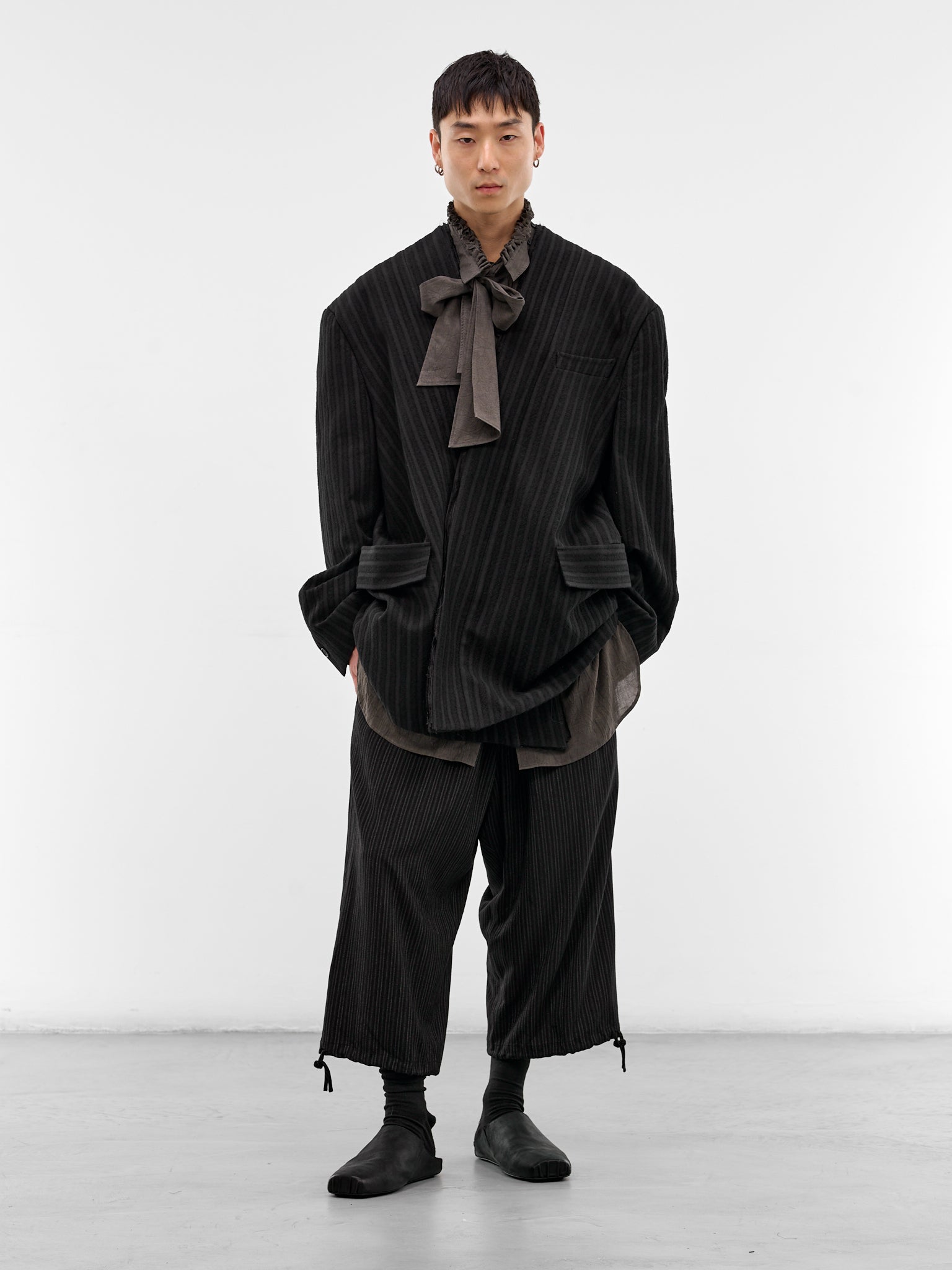 Black Striped Cropped Wide Trousers (HK-P54-227-1-BLACK)