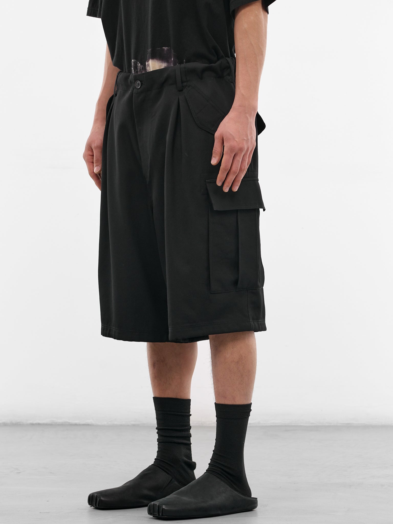 Black Baggy Wool Gabardine Shorts (HK-P09-100-2-BLACK)
