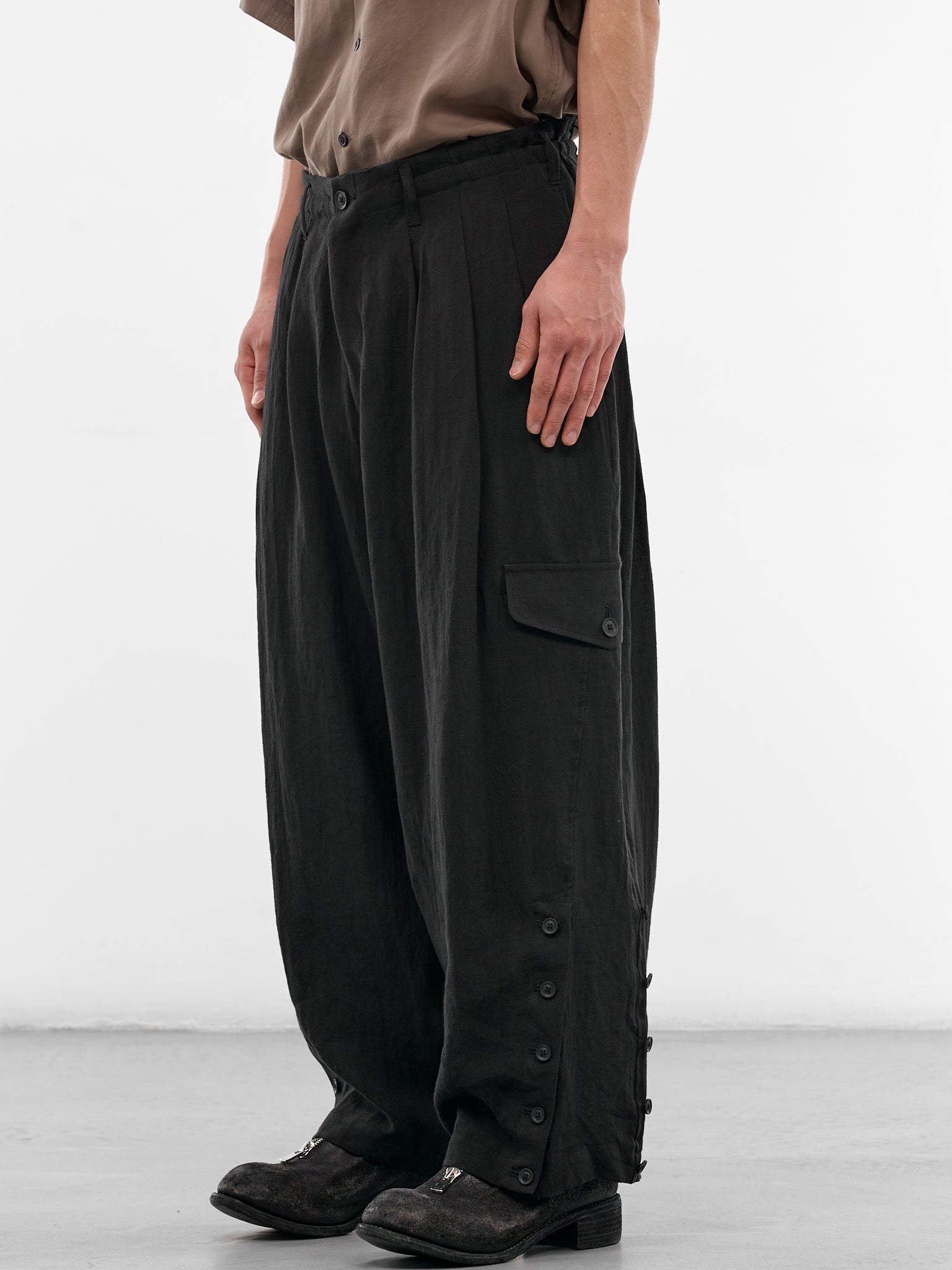 Black Pleated Baggy Trousers (HK-P15-300-2-BLACK)