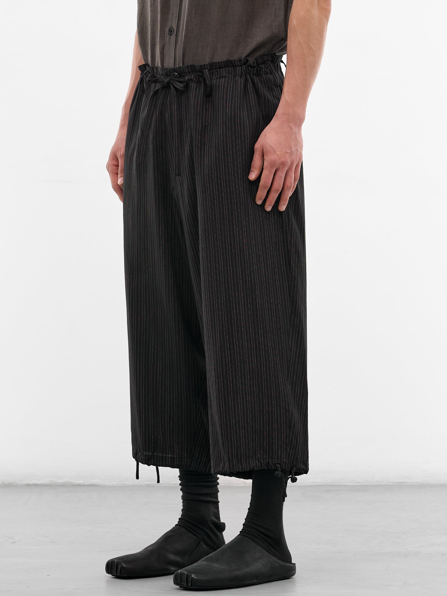Black Striped Cropped Wide Trousers (HK-P54-227-1-BLACK)