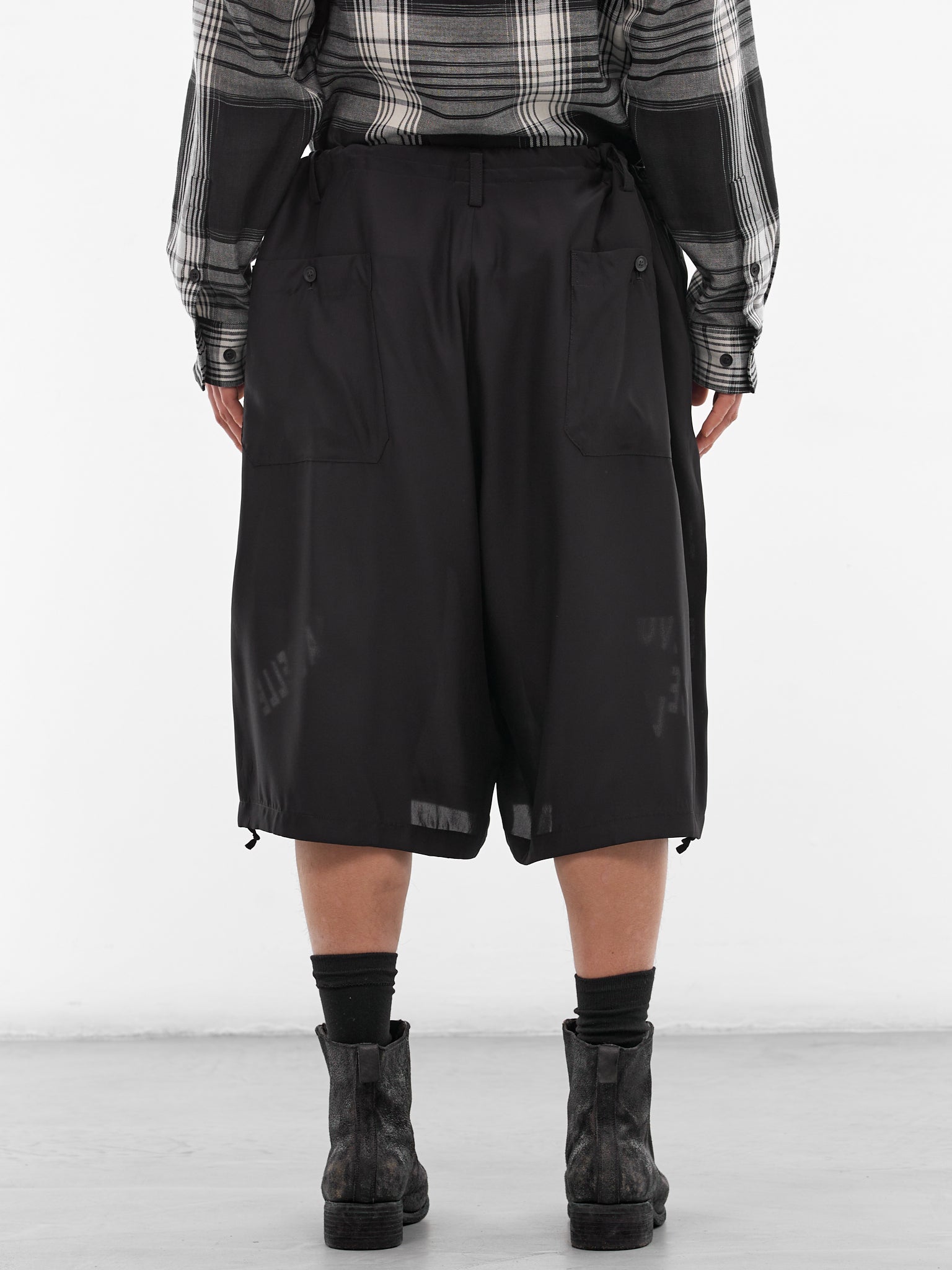 Black Graphic Print Baggy Shorts (HK-P60-805-1-BLACK)