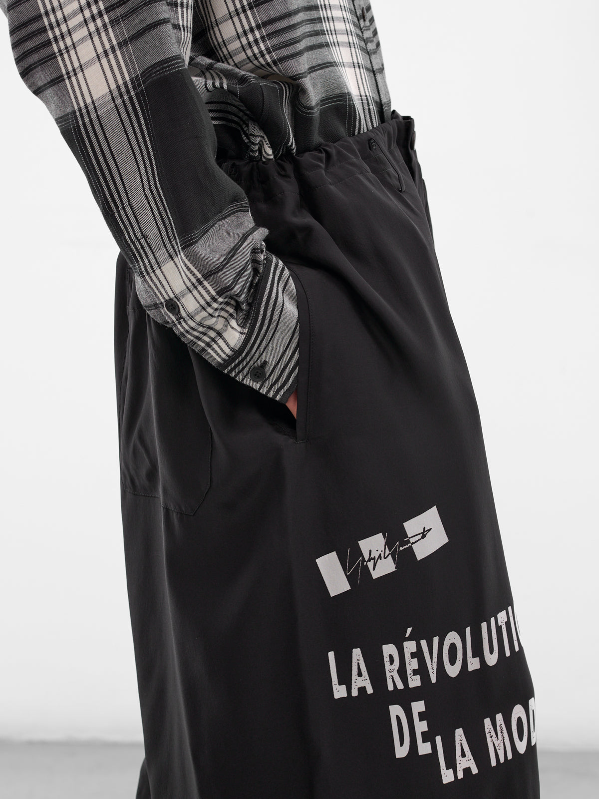 Black Graphic Print Baggy Shorts (HK-P60-805-1-BLACK)