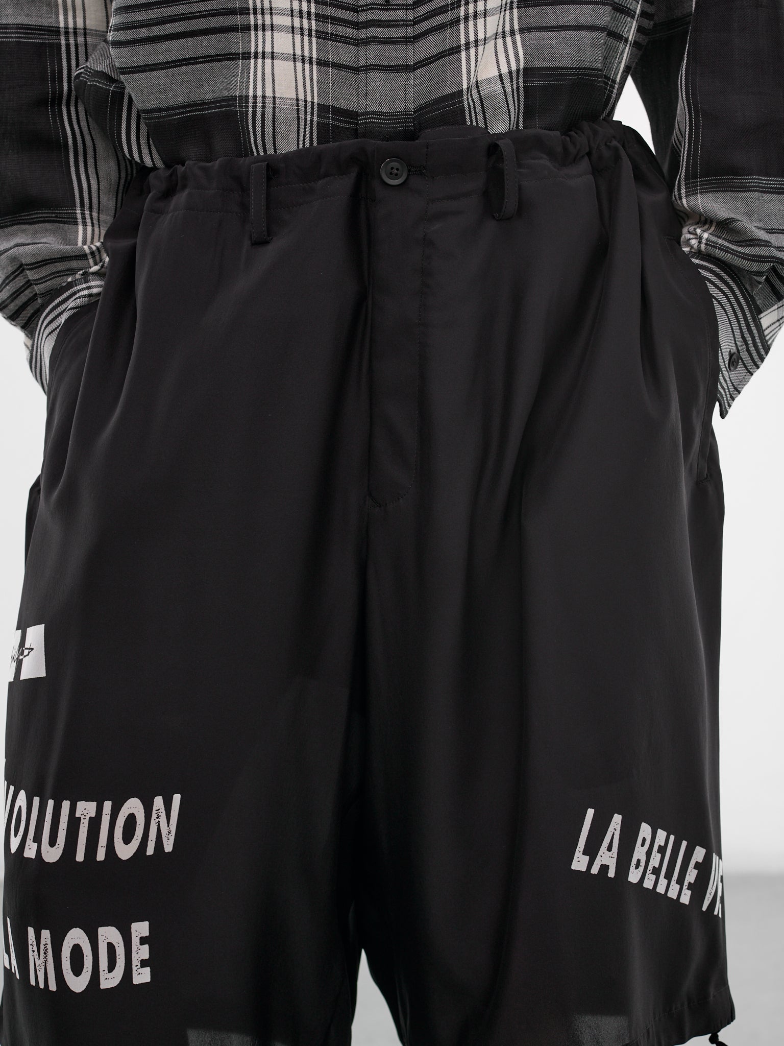 Black Graphic Print Baggy Shorts (HK-P60-805-1-BLACK)