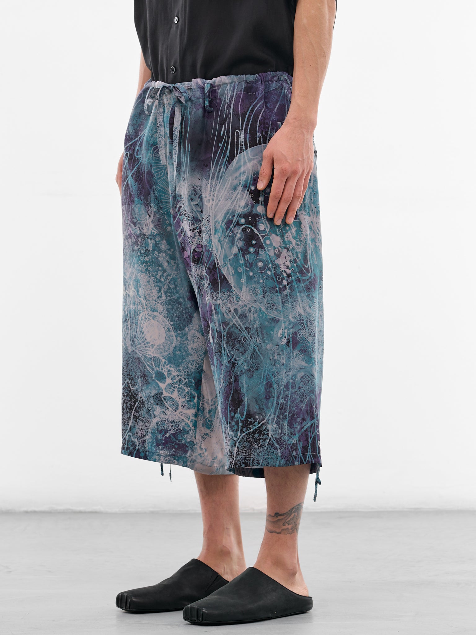 Abstract Print Cropped Wide Trousers (HK-P77-452-1-BLACK)