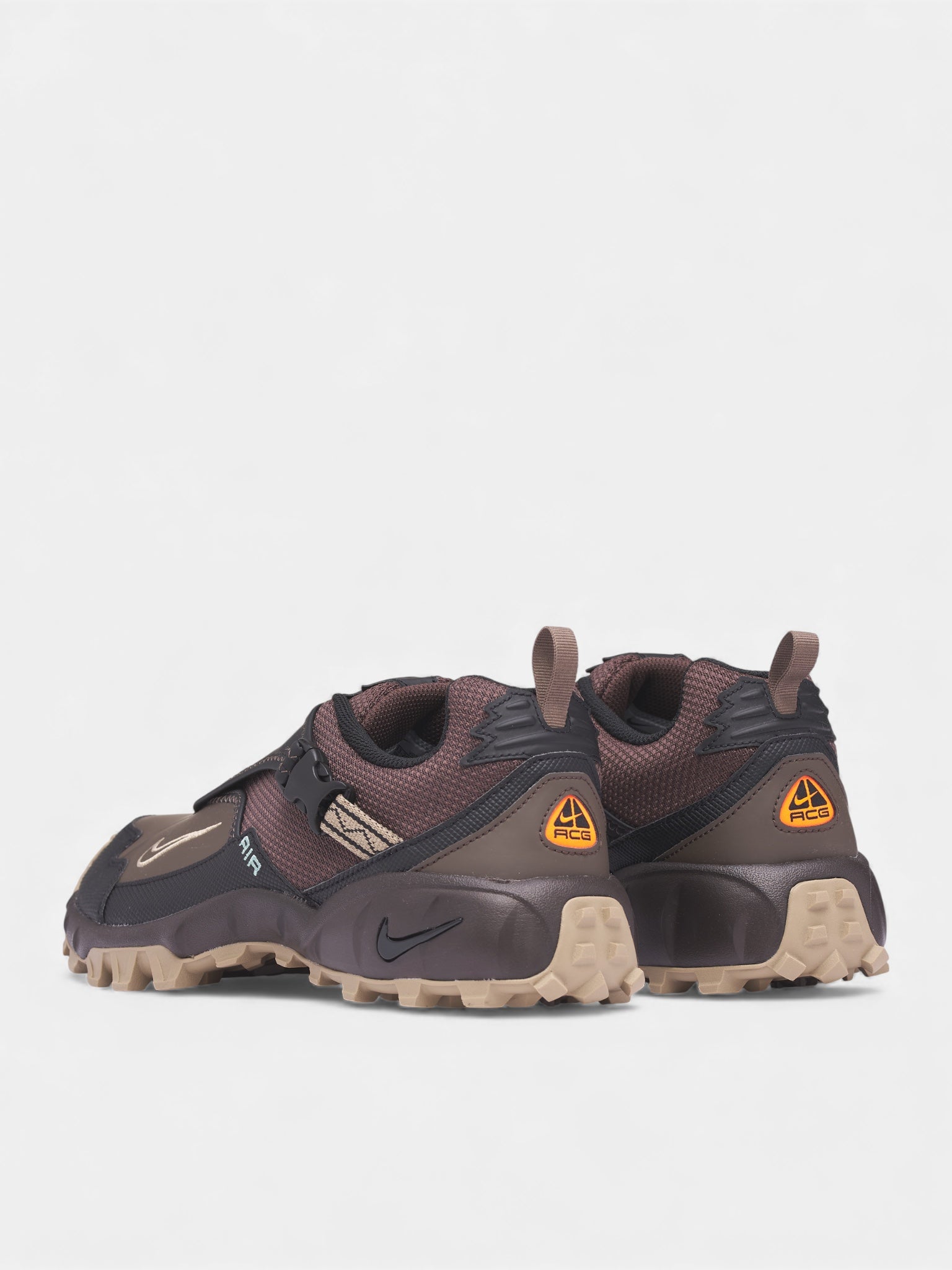 Brown Nike ACG Phassad Sneakers (HM7133-201-BROWN)