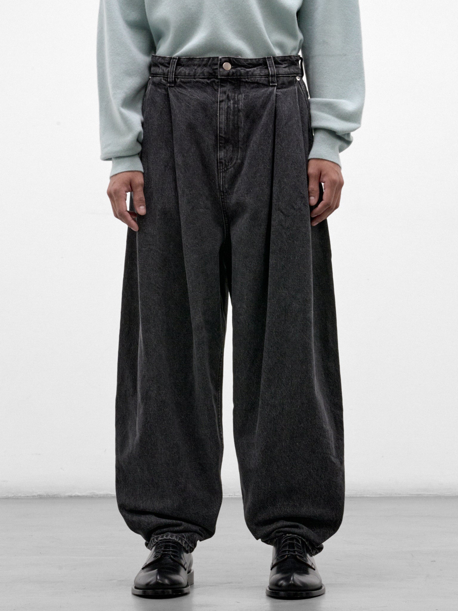 Gray Denim Wide Pleated Jeans (HMMD67050R-MEDIUM-GREY)