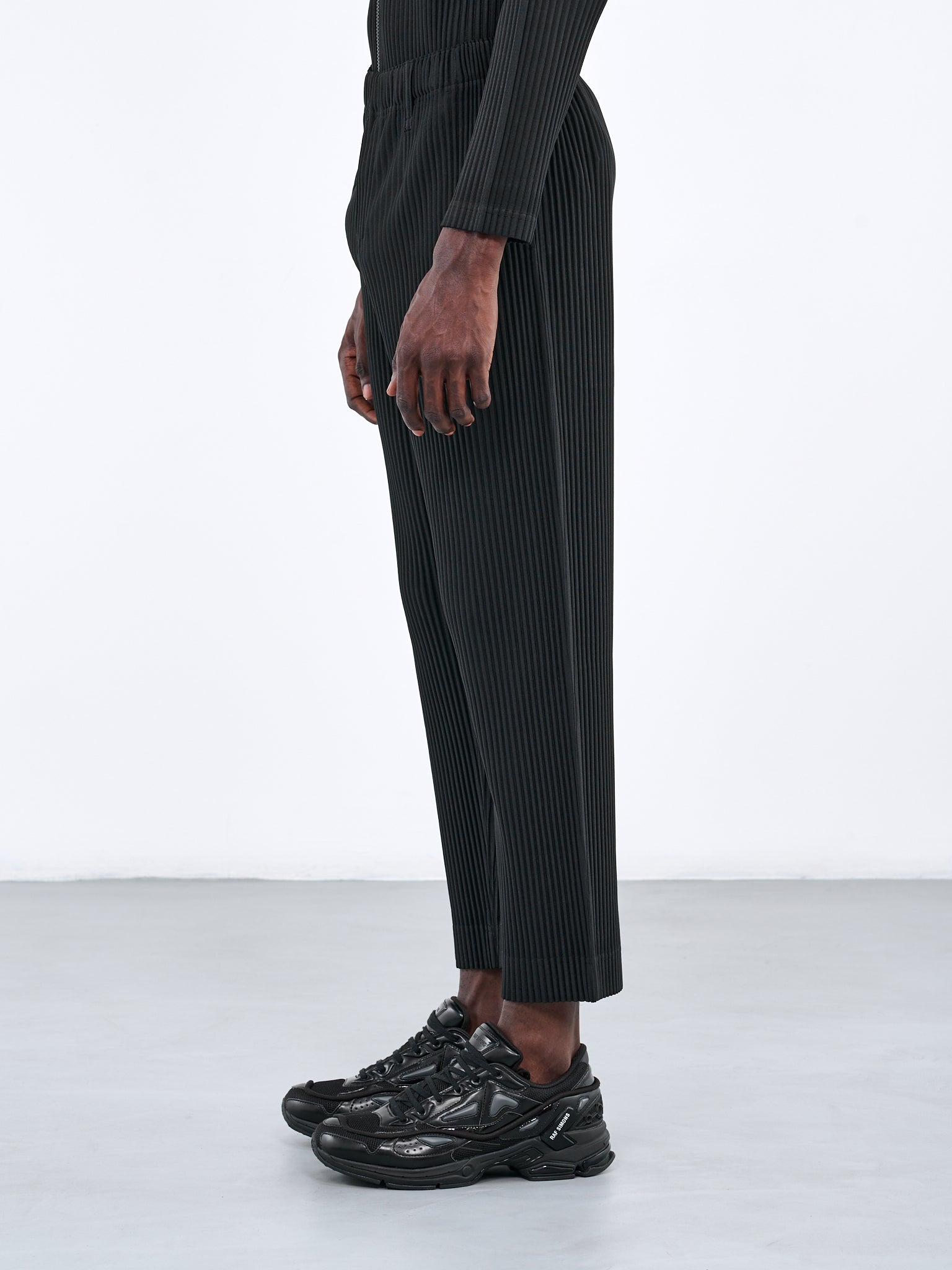 HOMME PLISSÉ ISSEY MIYAKE Pleats Trousers | H. Lorenzo - side