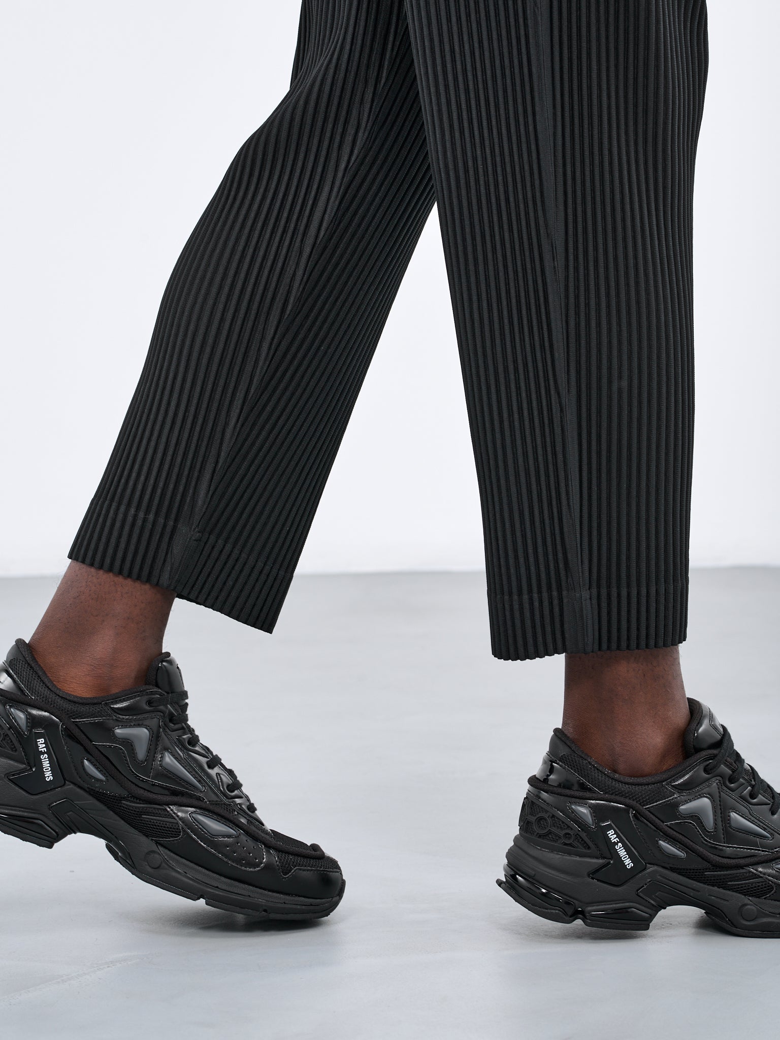 HOMME PLISSÉ ISSEY MIYAKE Pleats Trousers | H. Lorenzo - detail 1