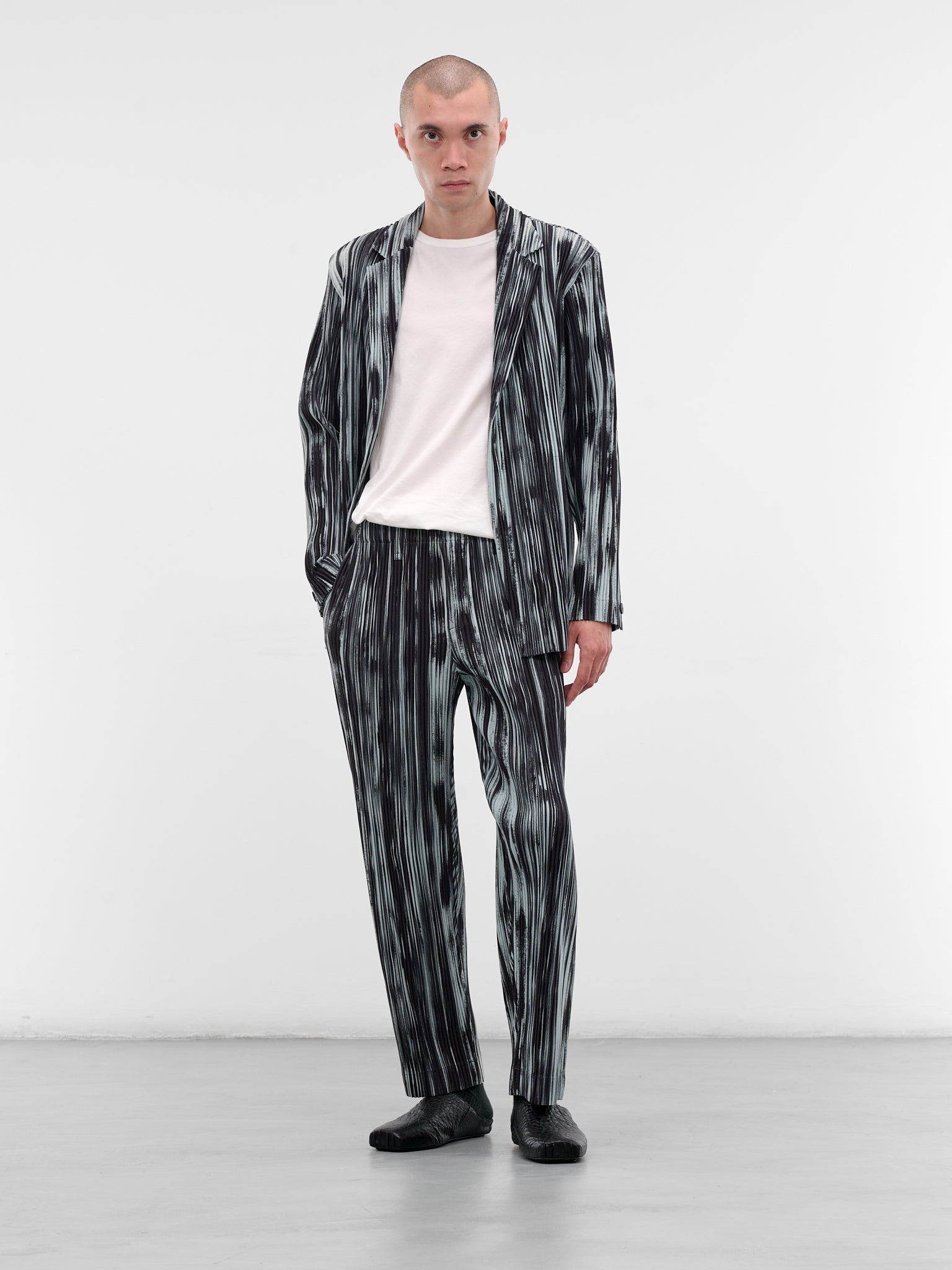 Brushstroke Stripe Pleated Blazer (HP58FD220-15-BLACK)