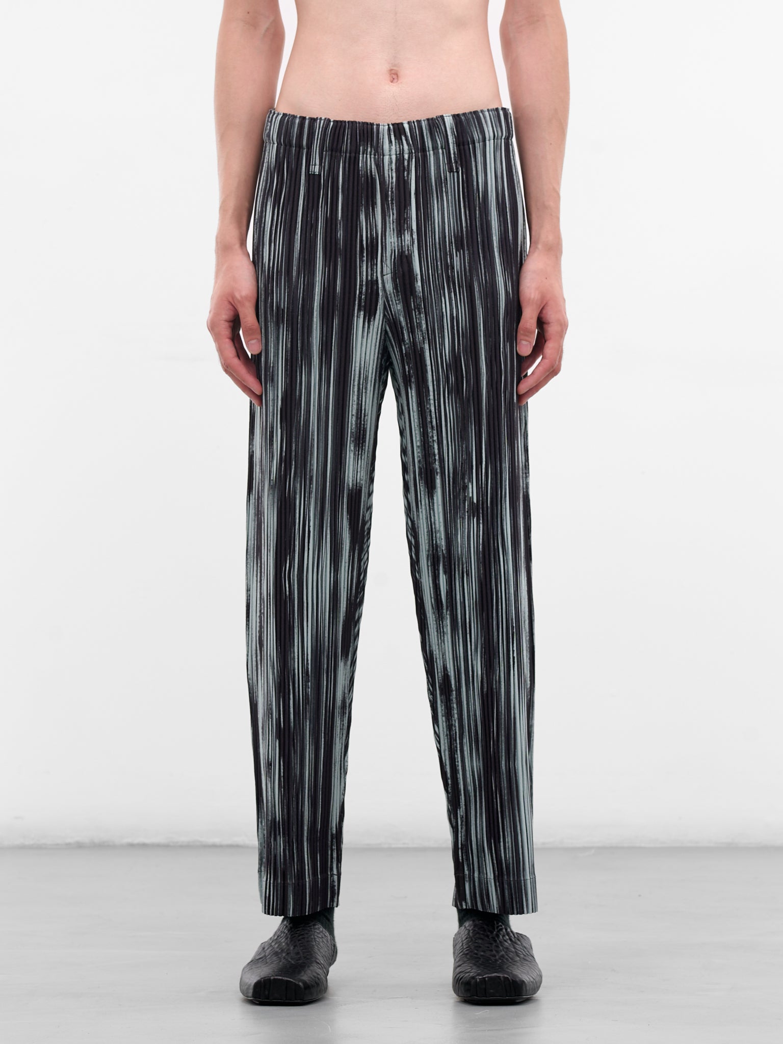 Brushstroke Stripe Pleated Relaxed Pants (HP58FF221-15-BLACK)
