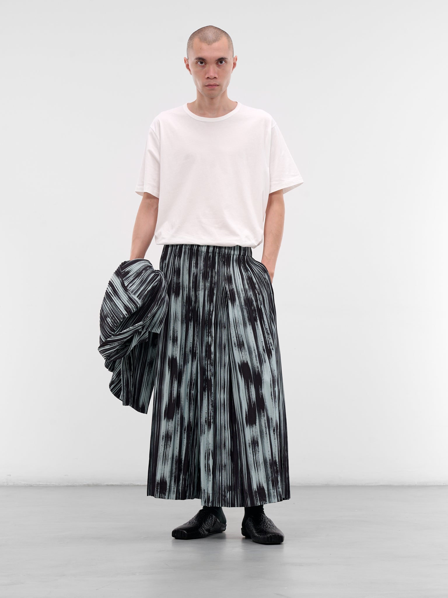 Brushstroke Stripe Pleated Baggy Trousers (HP58FF222-15-BLACK)