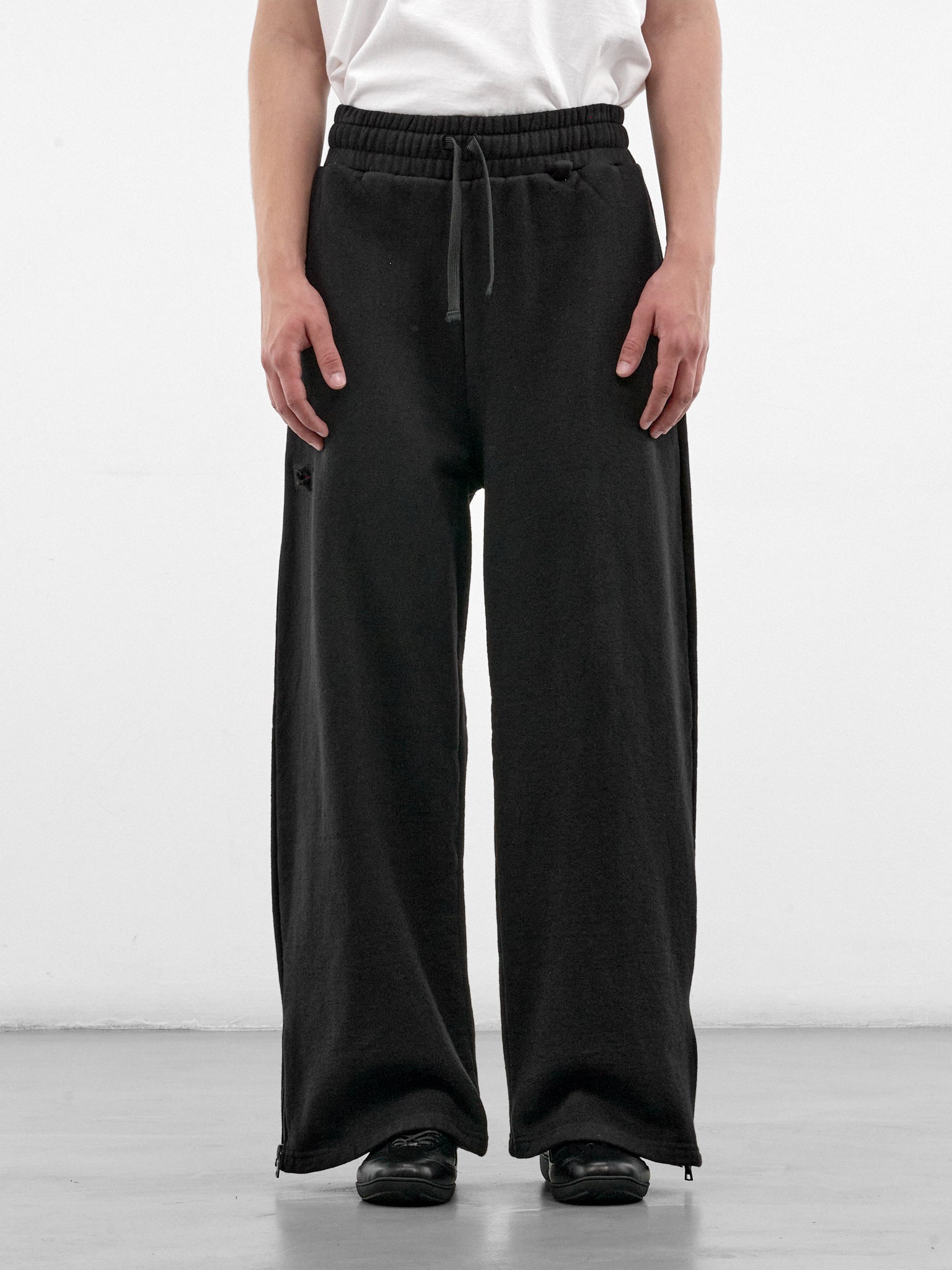Black Wide Sweatpants (HR10301-BLACK-SS26)