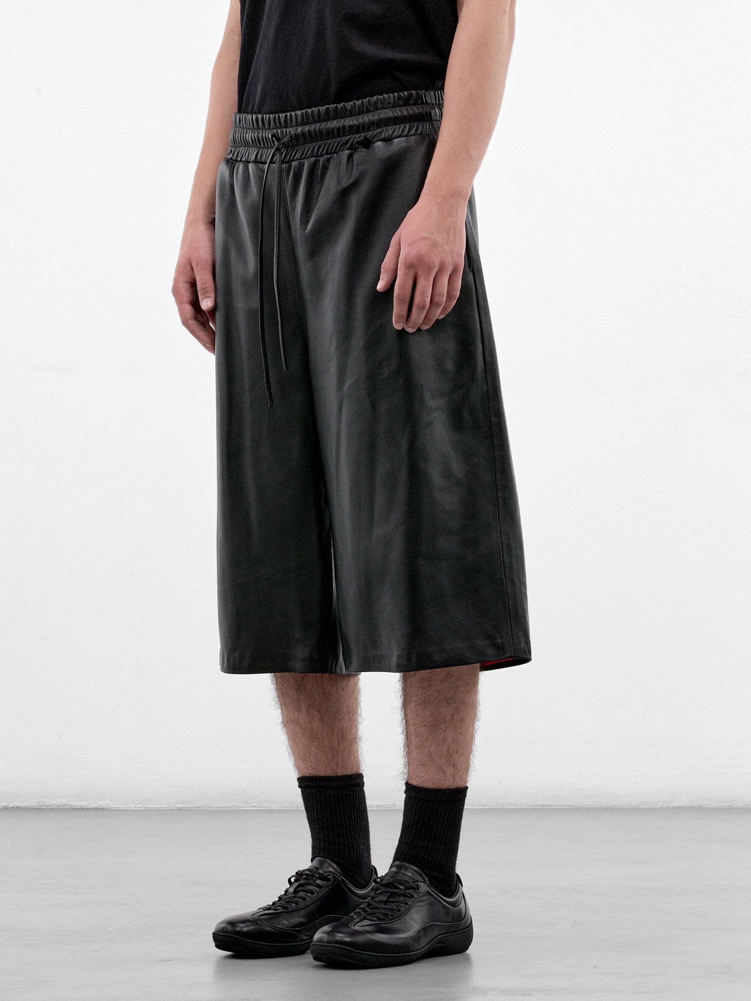 Black Leather Baggy Shorts (HR103021-BLACK)