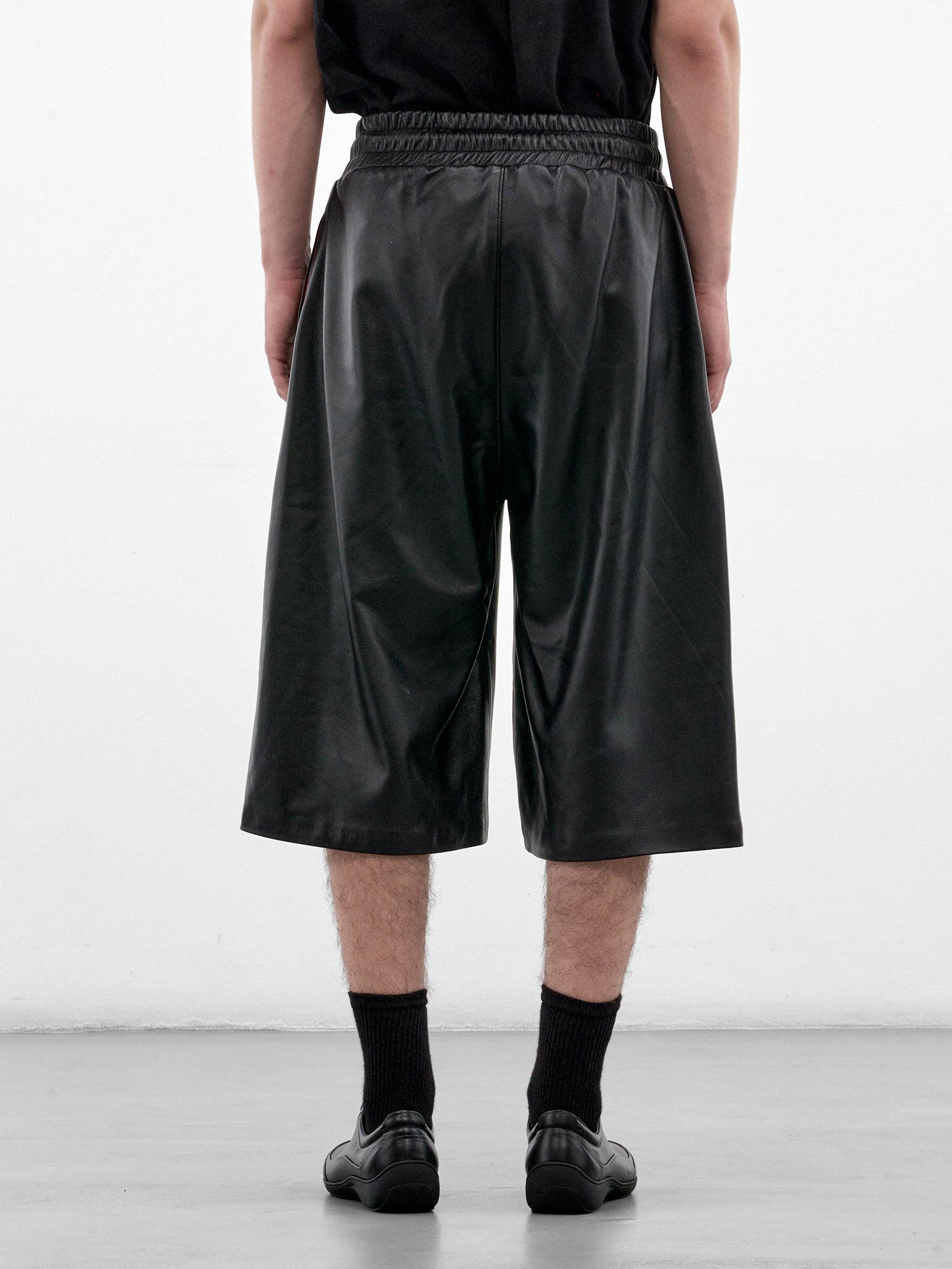 Black Leather Baggy Shorts (HR103021-BLACK)