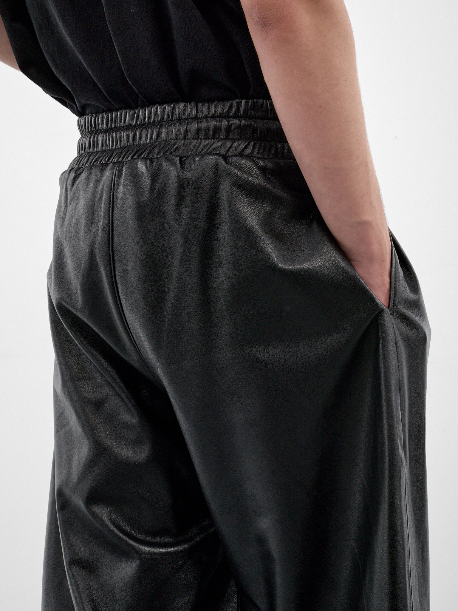 Black Leather Baggy Shorts (HR103021-BLACK)