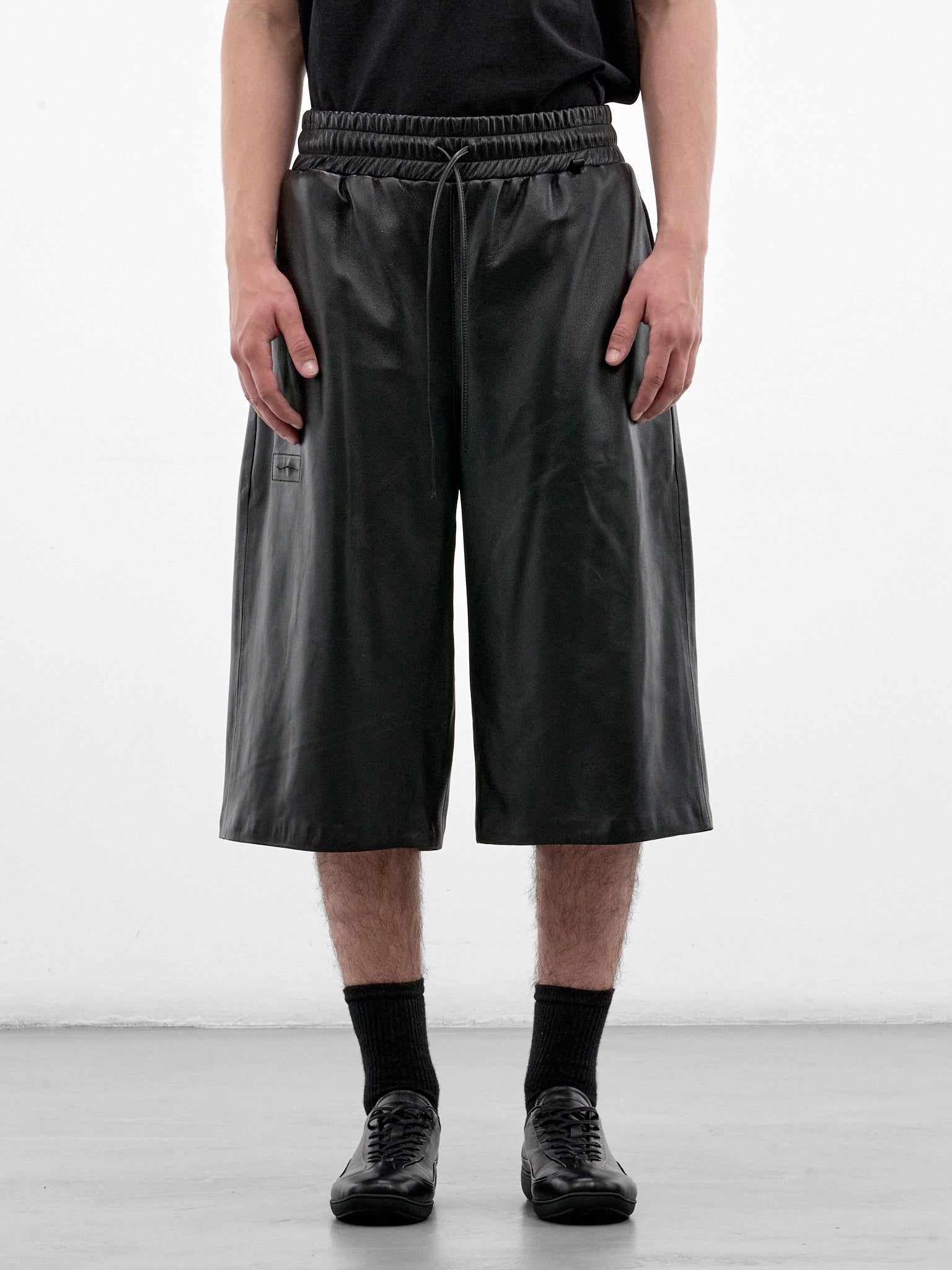 Black Leather Baggy Shorts (HR103021-BLACK)