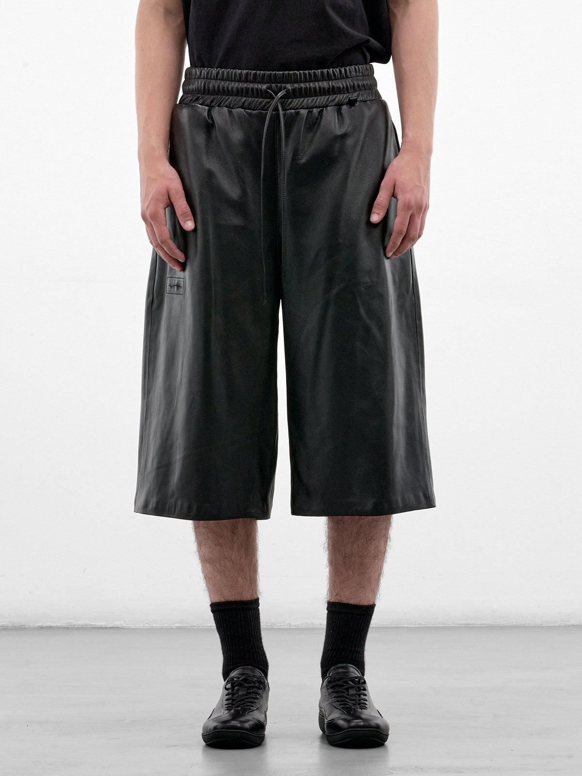 Black Leather Baggy Shorts (HR103021-BLACK)