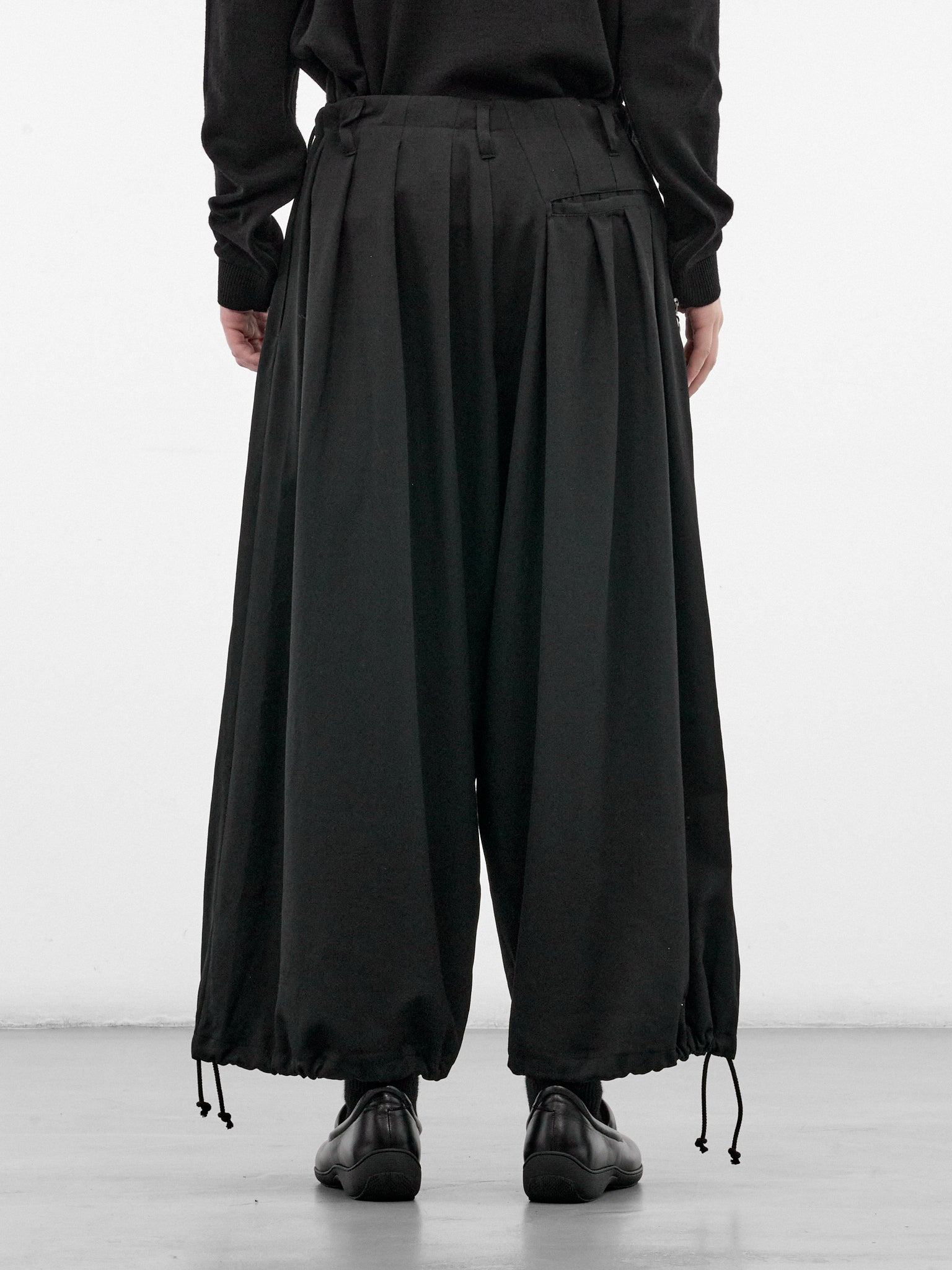 Black Gabardine Wool Balloon Trousers (HW-PO8-100-2-BLACK)