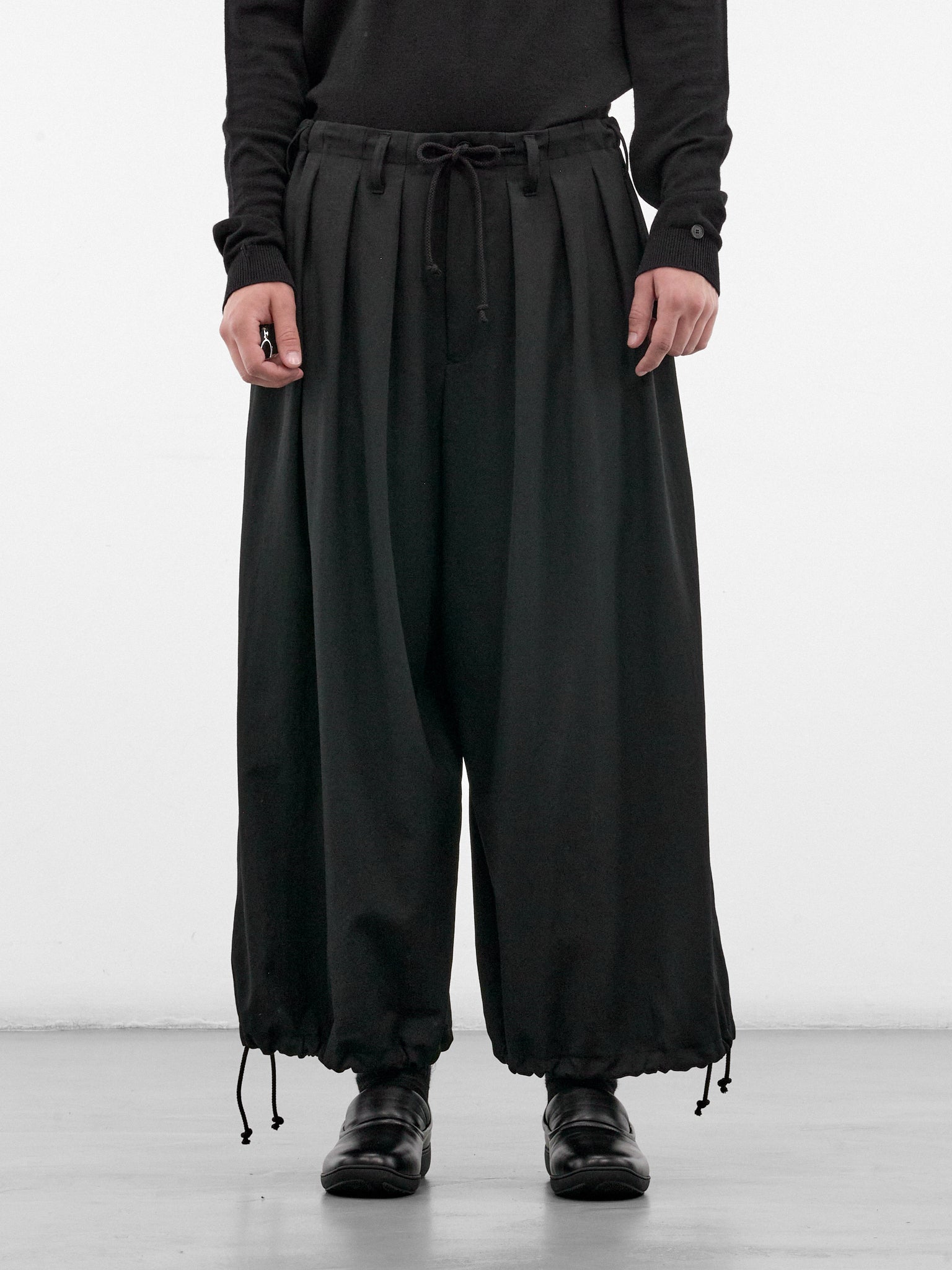 Black Gabardine Wool Balloon Trousers (HW-PO8-100-2-BLACK)