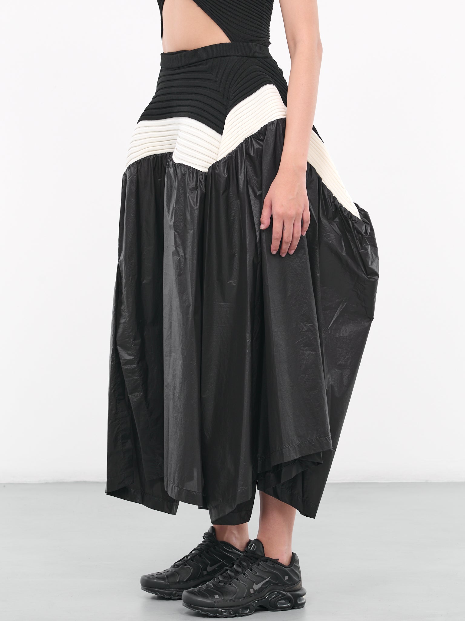 Square Scheme Skirt (IM38FG028-15-BLACK)