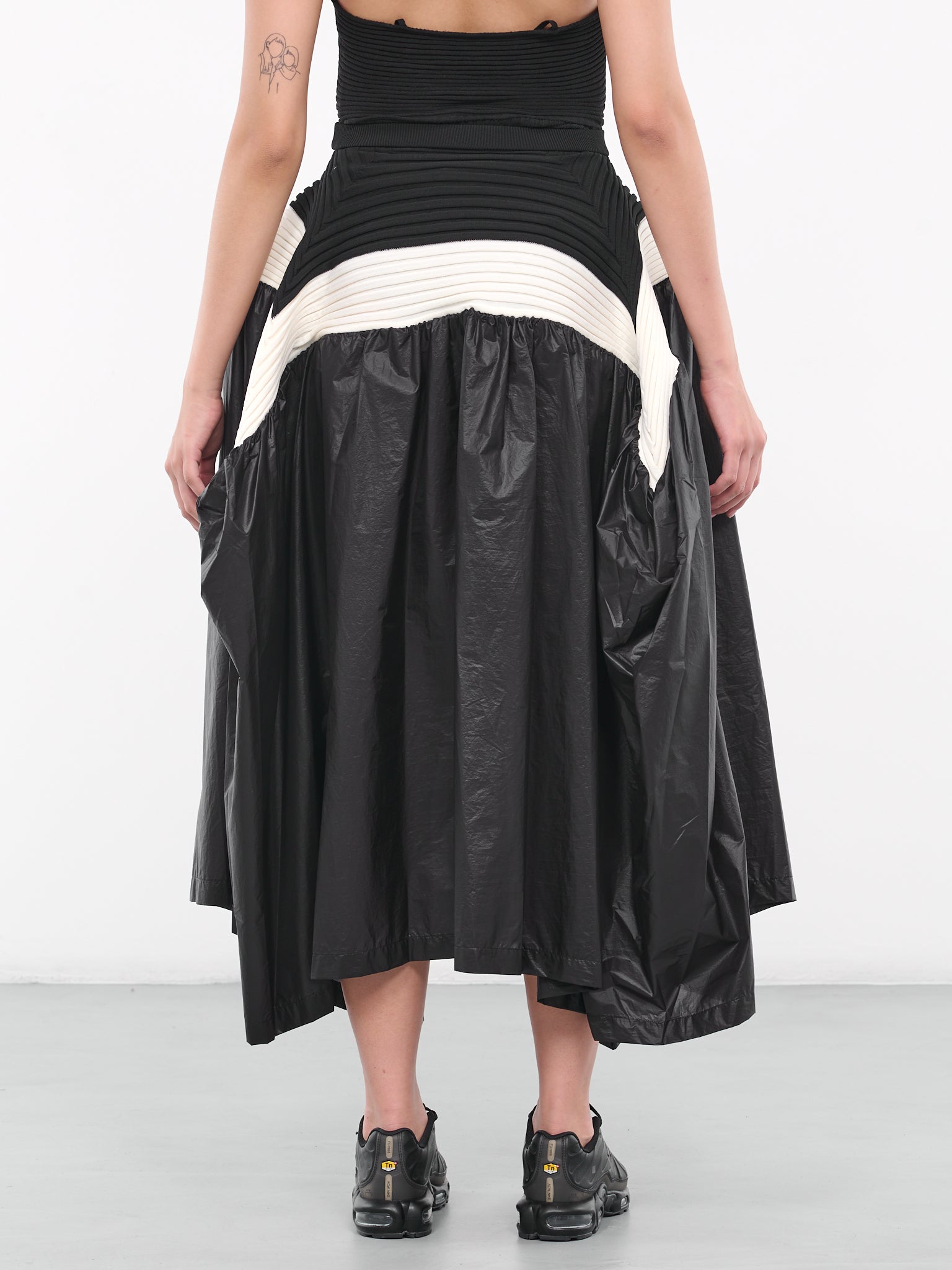 Square Scheme Skirt (IM38FG028-15-BLACK)