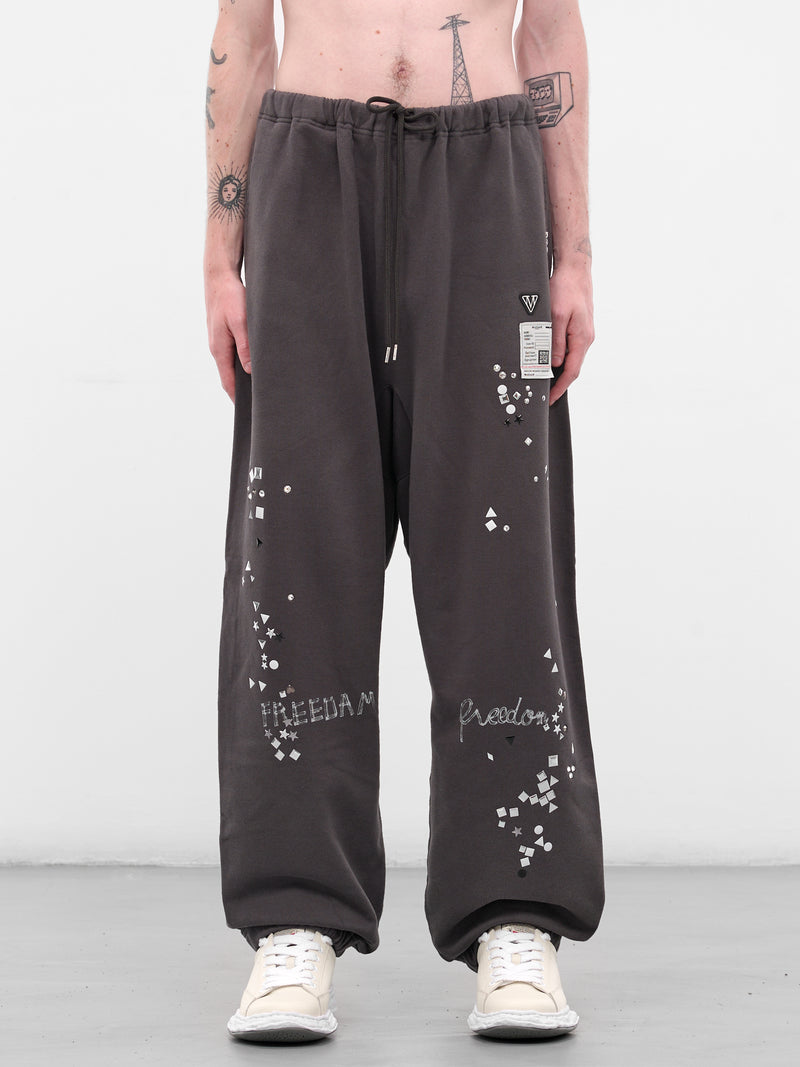 Black Studded Graphic Sweatpants (J15PT724-BLACK)