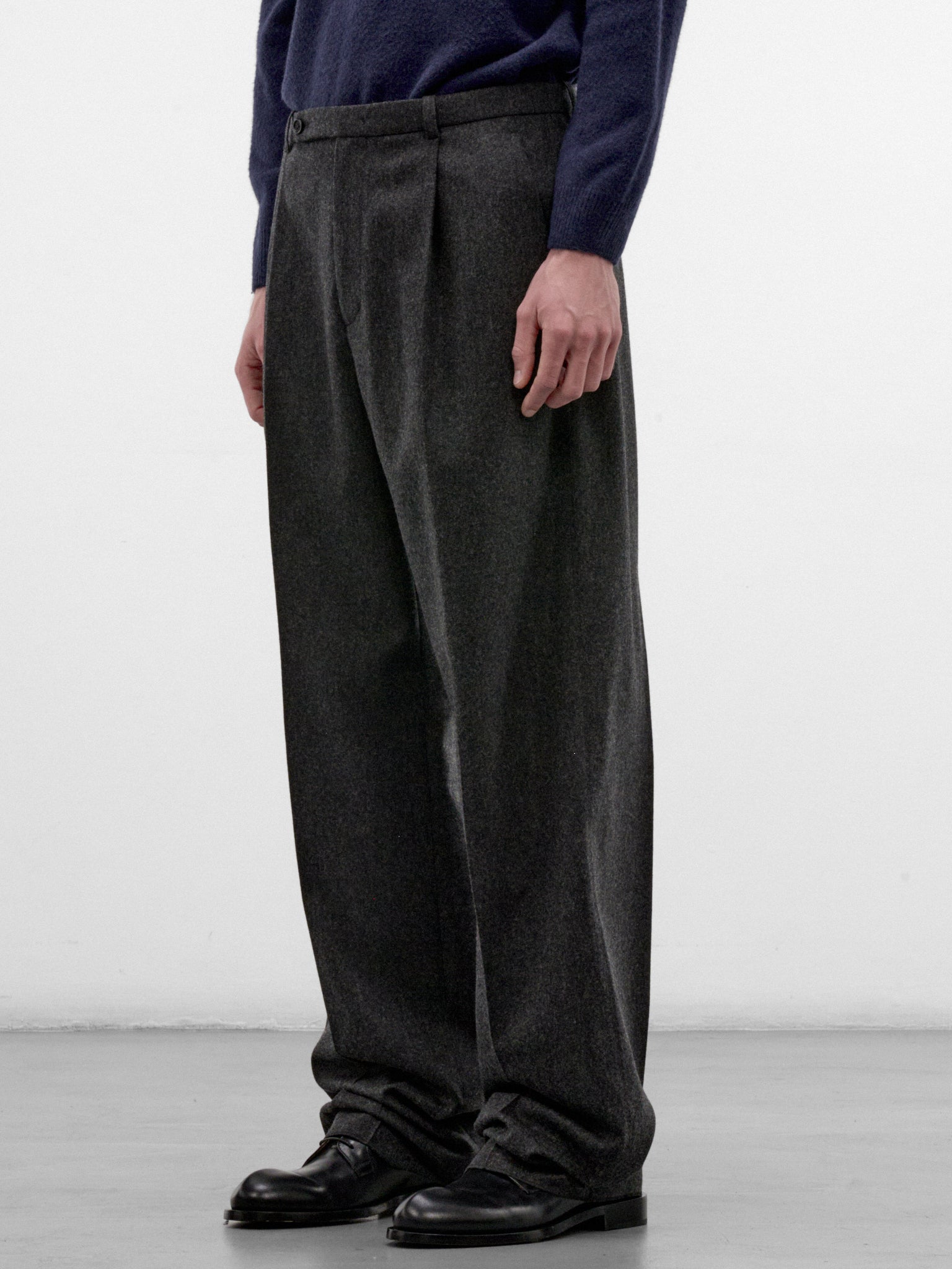 Gray Wide Leg Trousers (J21KA0359-J40333-013-STORM-GRE)