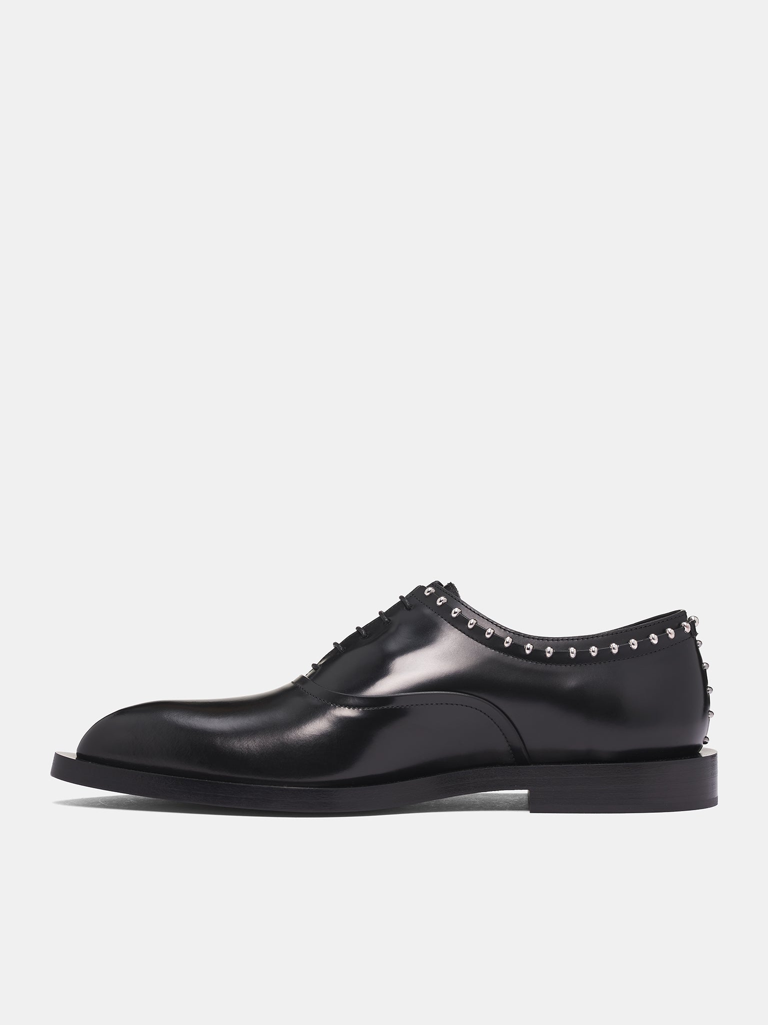 Black Studded Leather Shoes (J32WQ0026-P7032-001-BLACK)