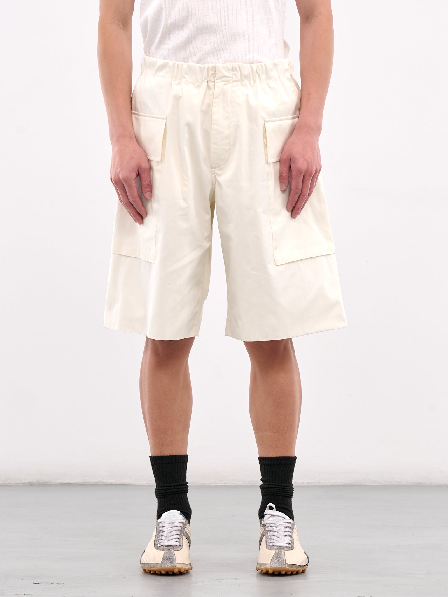 Elasticated Cargo Shorts (J47KA0279-J45292-106-EGGSHELL)