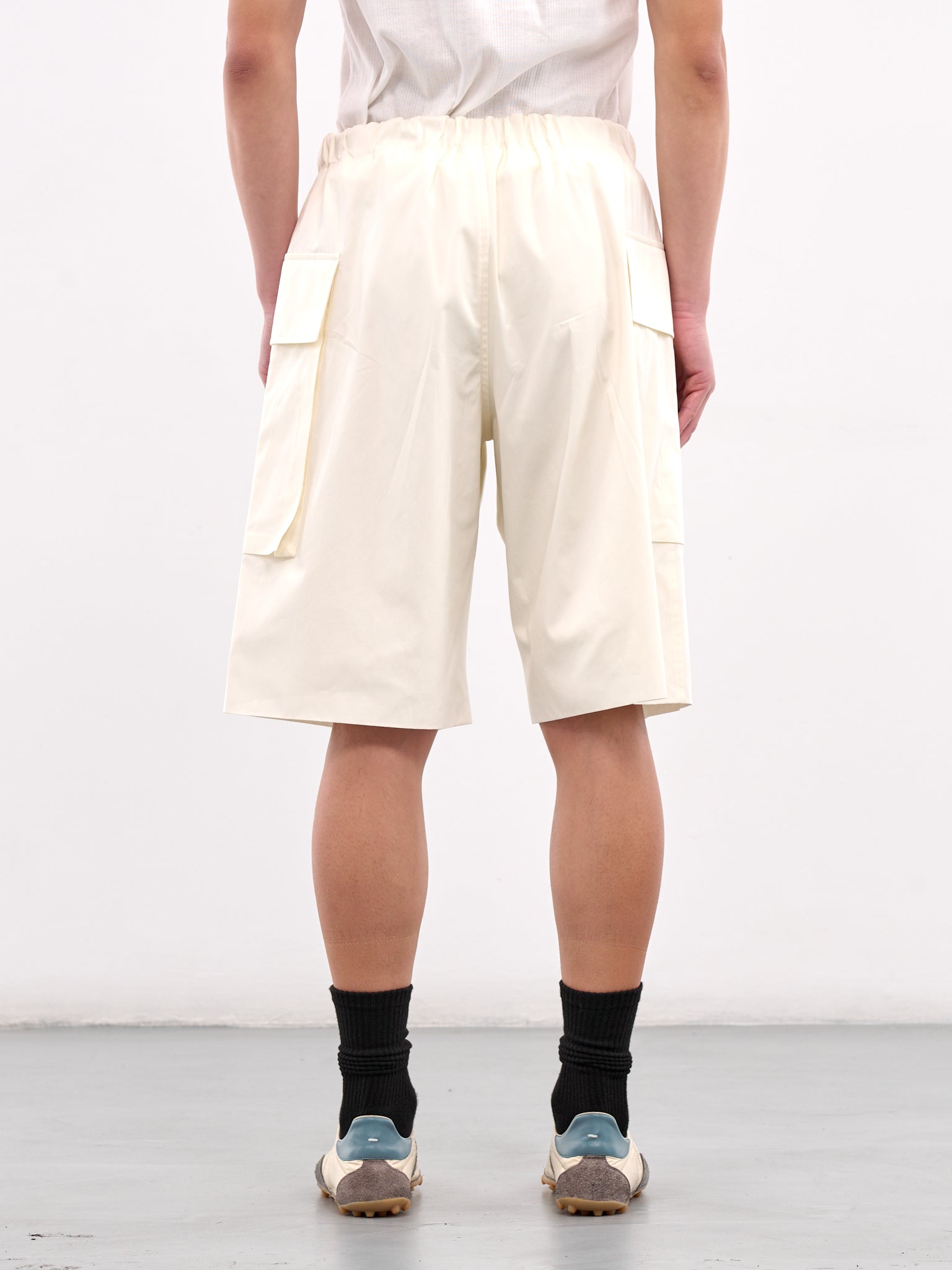 Elasticated Cargo Shorts (J47KA0279-J45292-106-EGGSHELL)