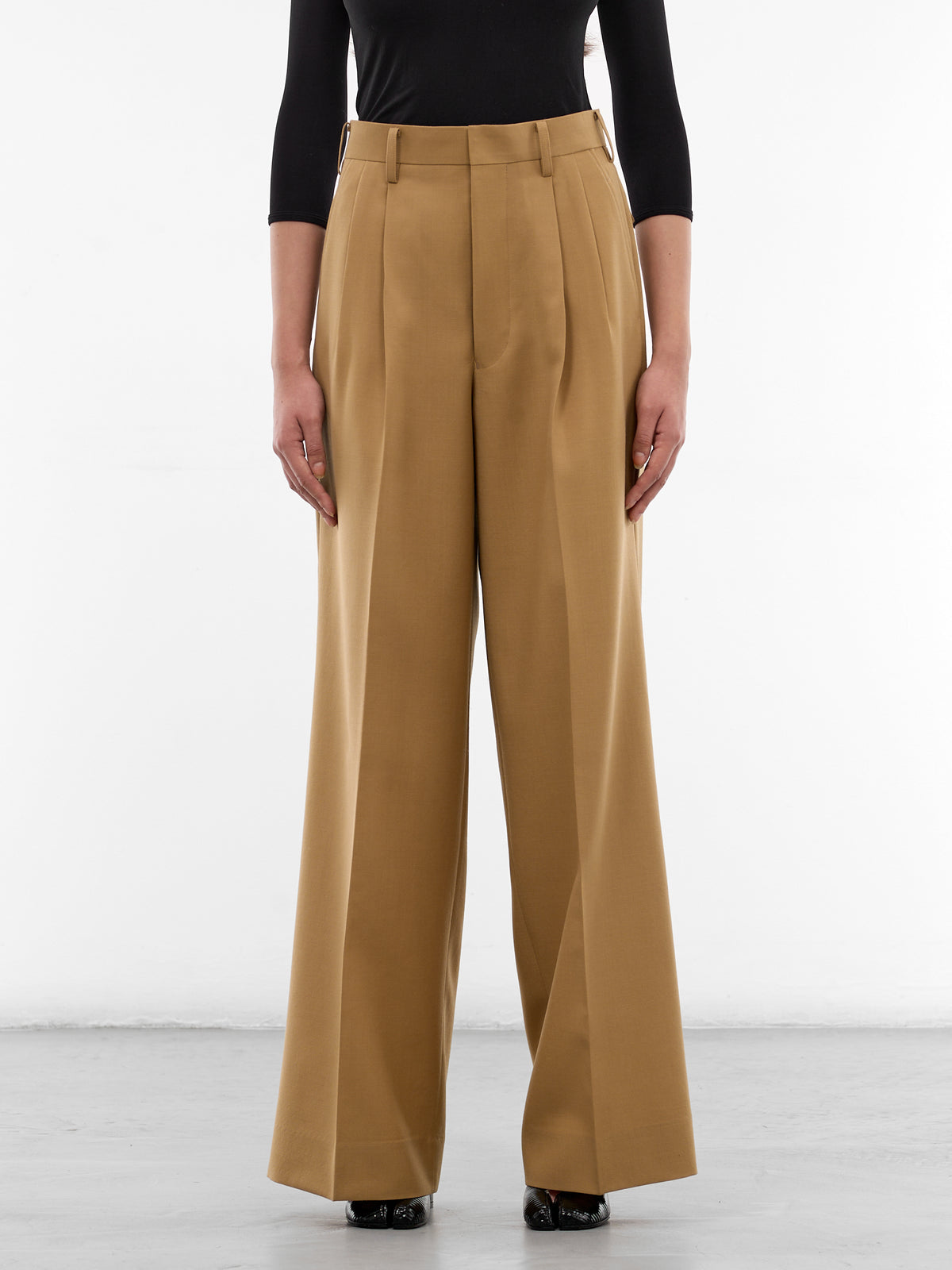 Beige Pleated Wide Tailored Trousers (JQ-P011-S26-BEIGE)