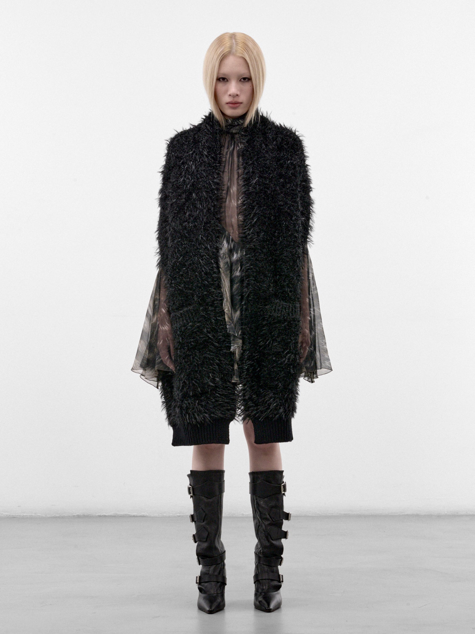 Black Fuzzy Stole (JR-N013-W26-BLACK)