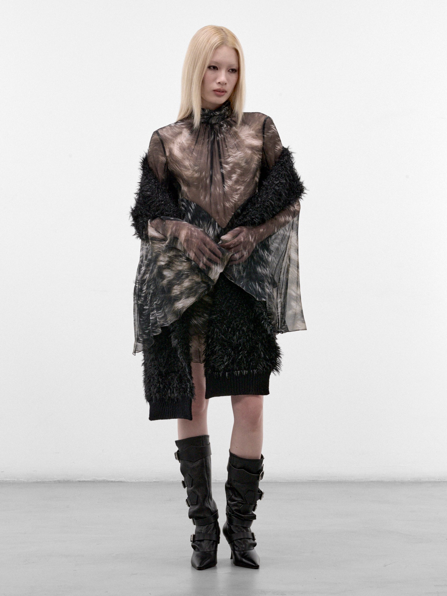 Black Fuzzy Stole (JR-N013-W26-BLACK)