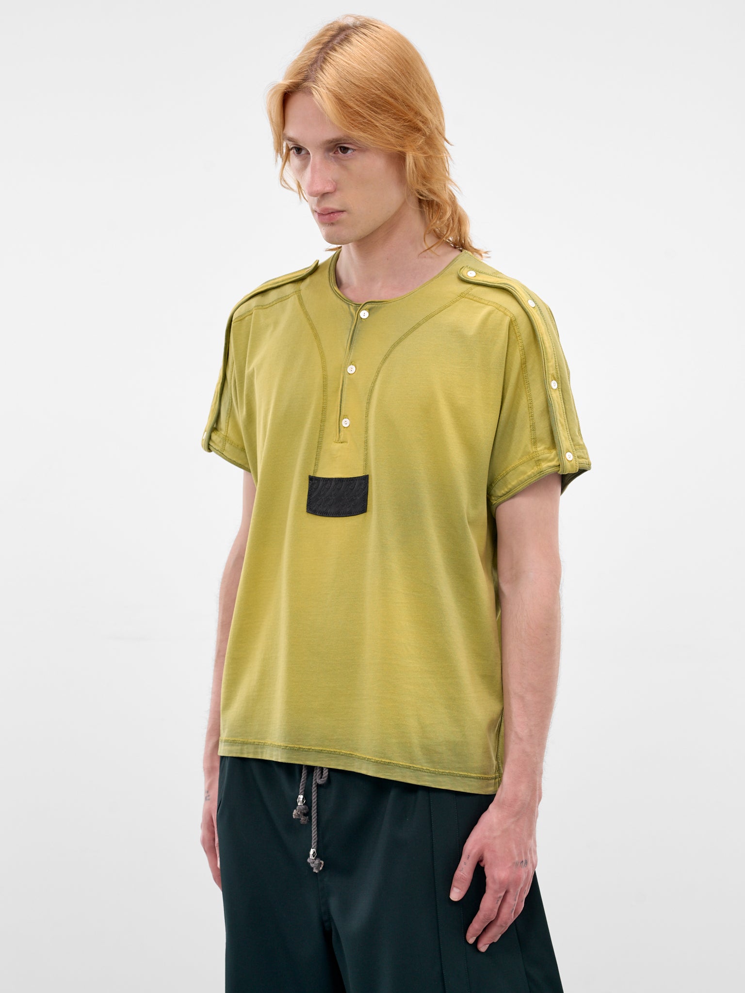 Sargo Hay Supima Henley Tee (KKSS26TP03-89-HAY)
