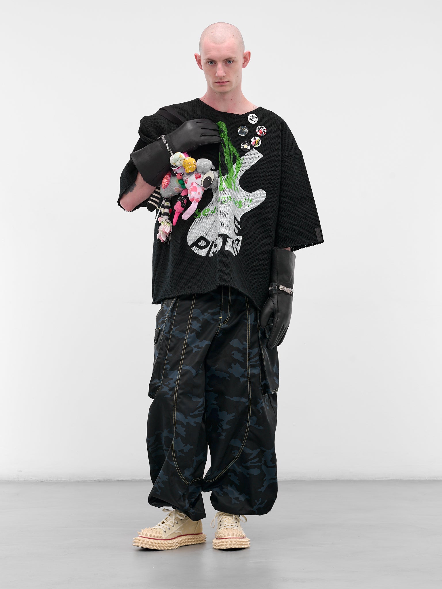 Black Knit Graphic Pin Sweater (KL992-BLACK)